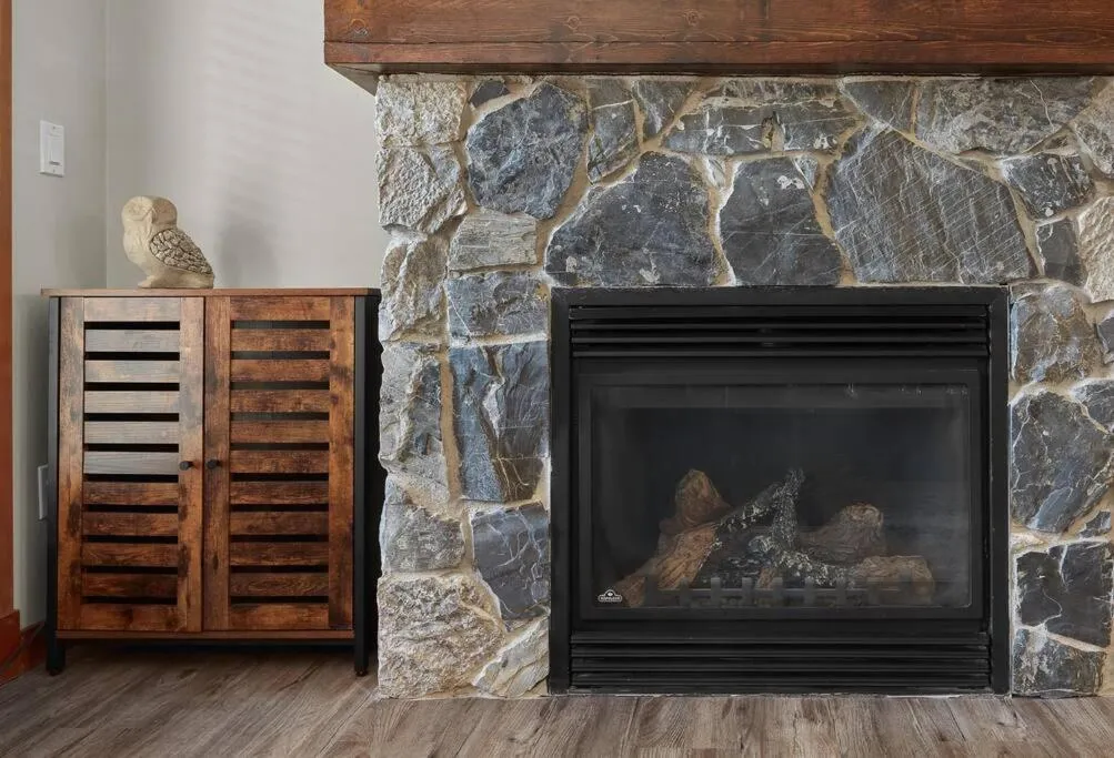 Newly Renovated Grizzly Lodge, Spacious 3BR 2BA with open pool, hot tub