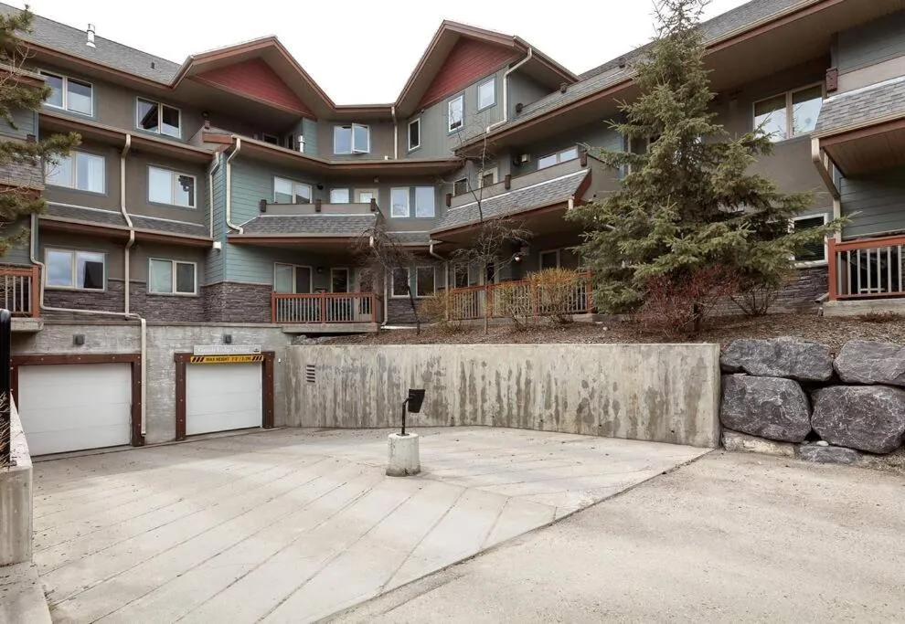 Newly Renovated Grizzly Lodge, Spacious 3BR 2BA with open pool, hot tub