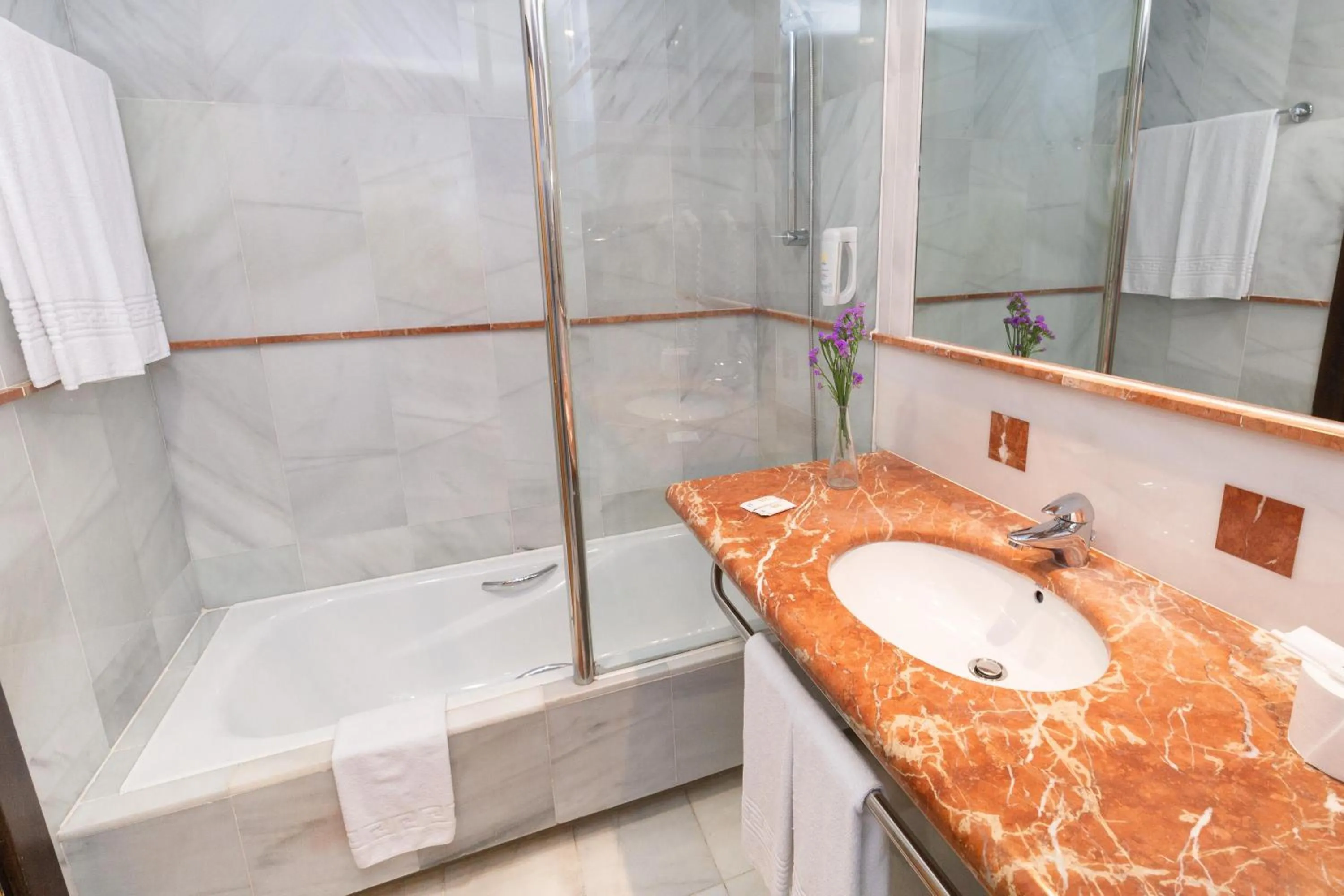 Bathroom in R2 Hotel Pajara Beach