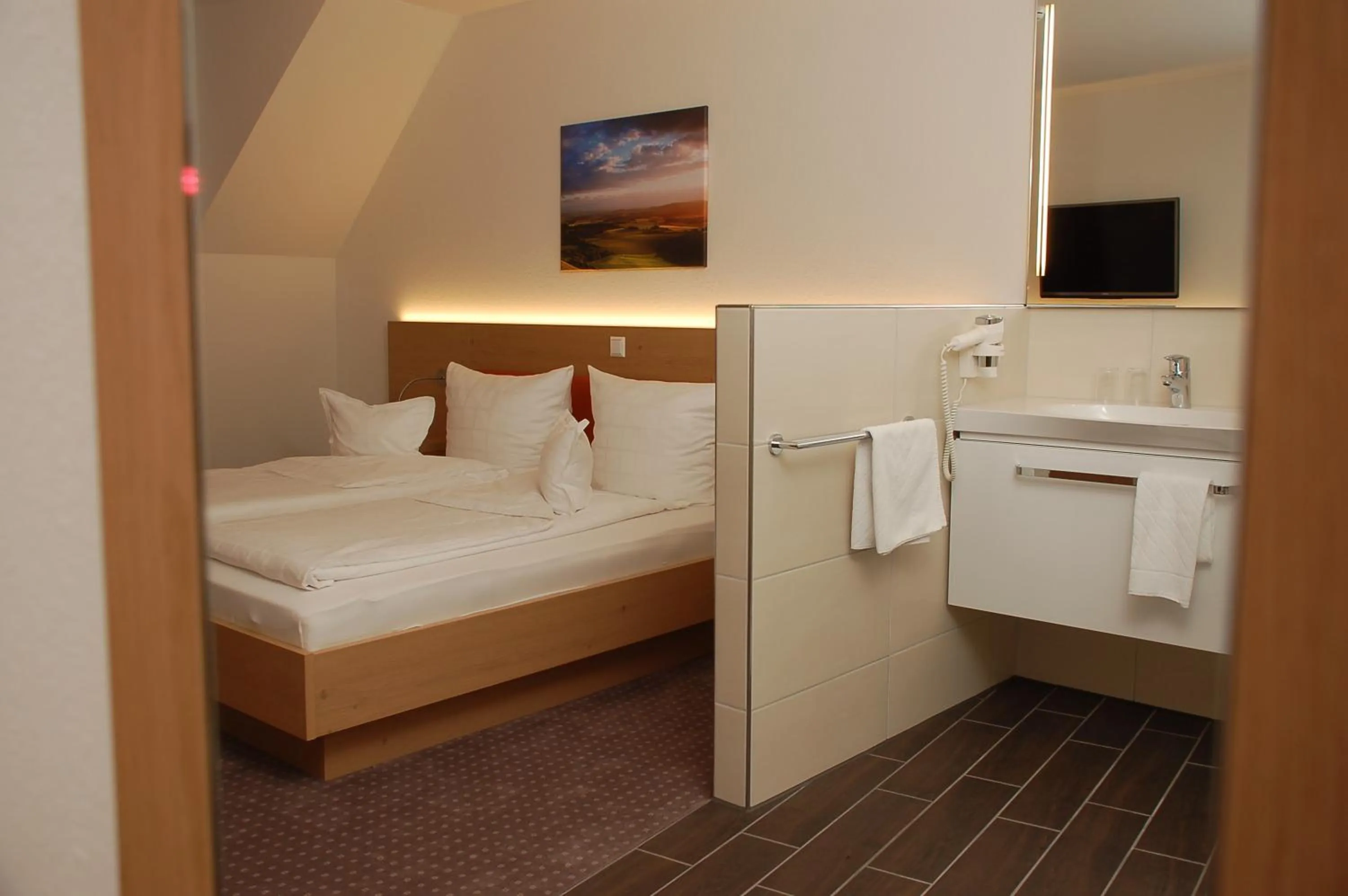 Photo of the whole room, Bed in Landhotel Behre