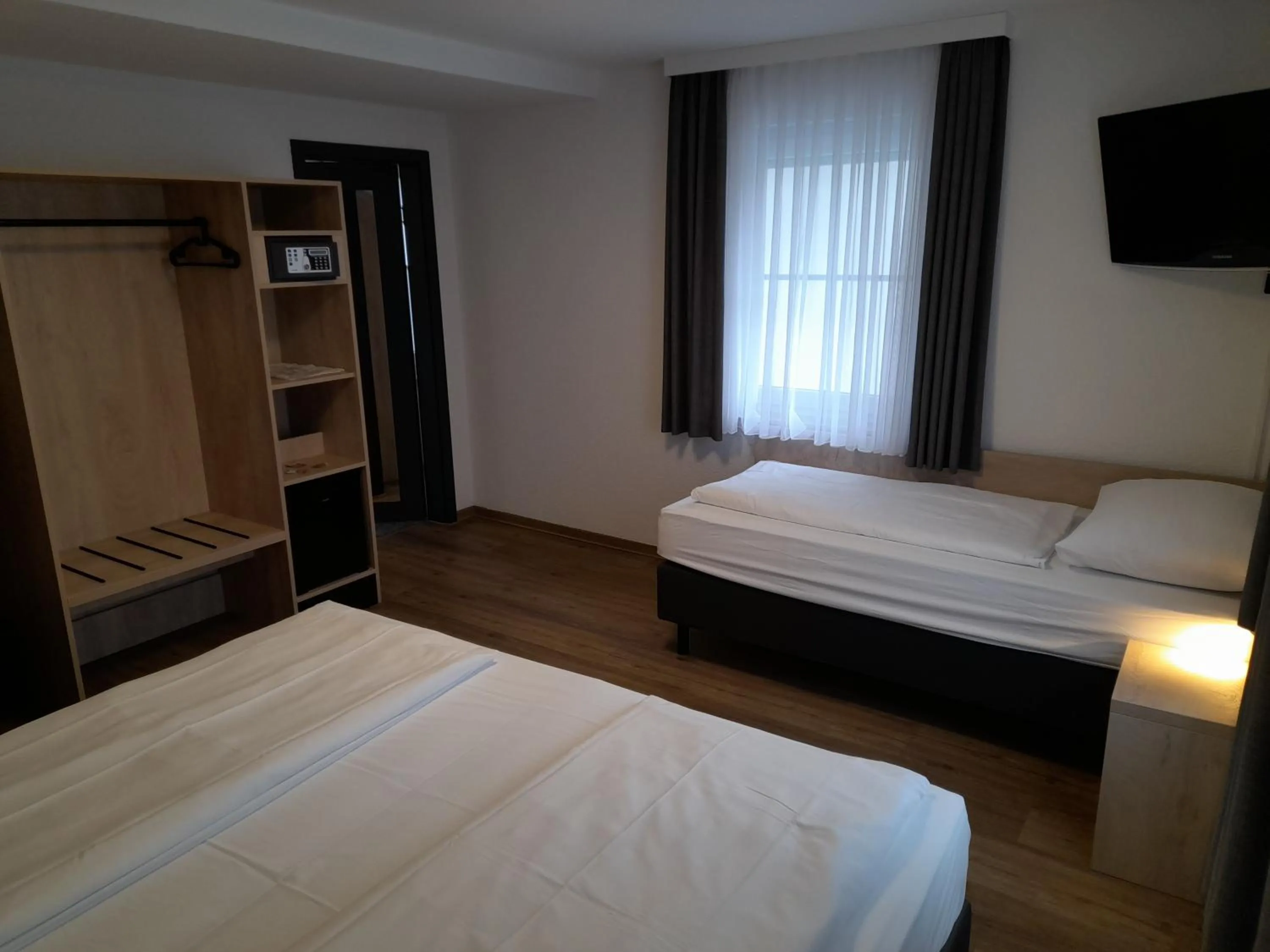 Photo of the whole room, Bed in Hotel am Park