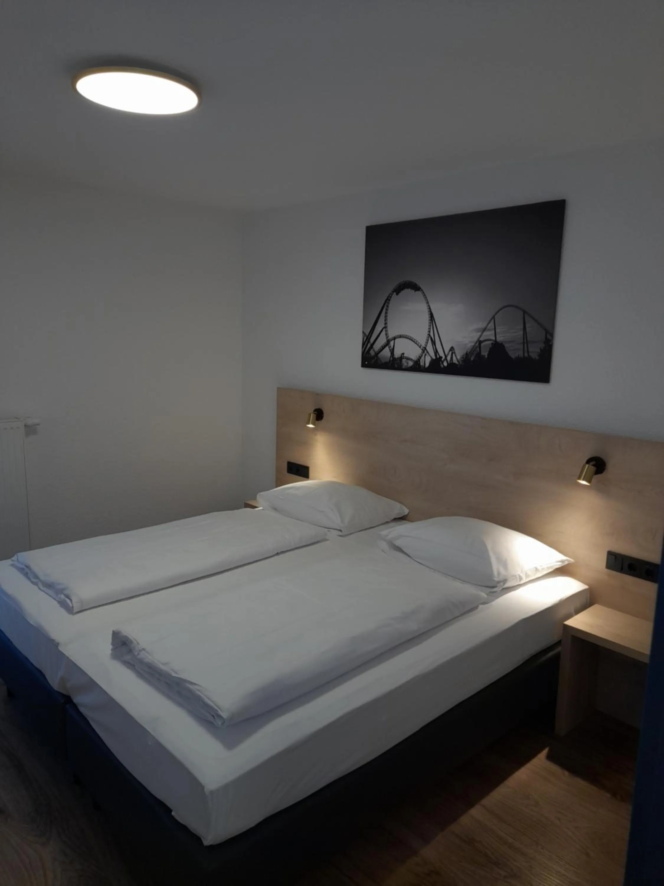 Photo of the whole room, Bed in Hotel am Park