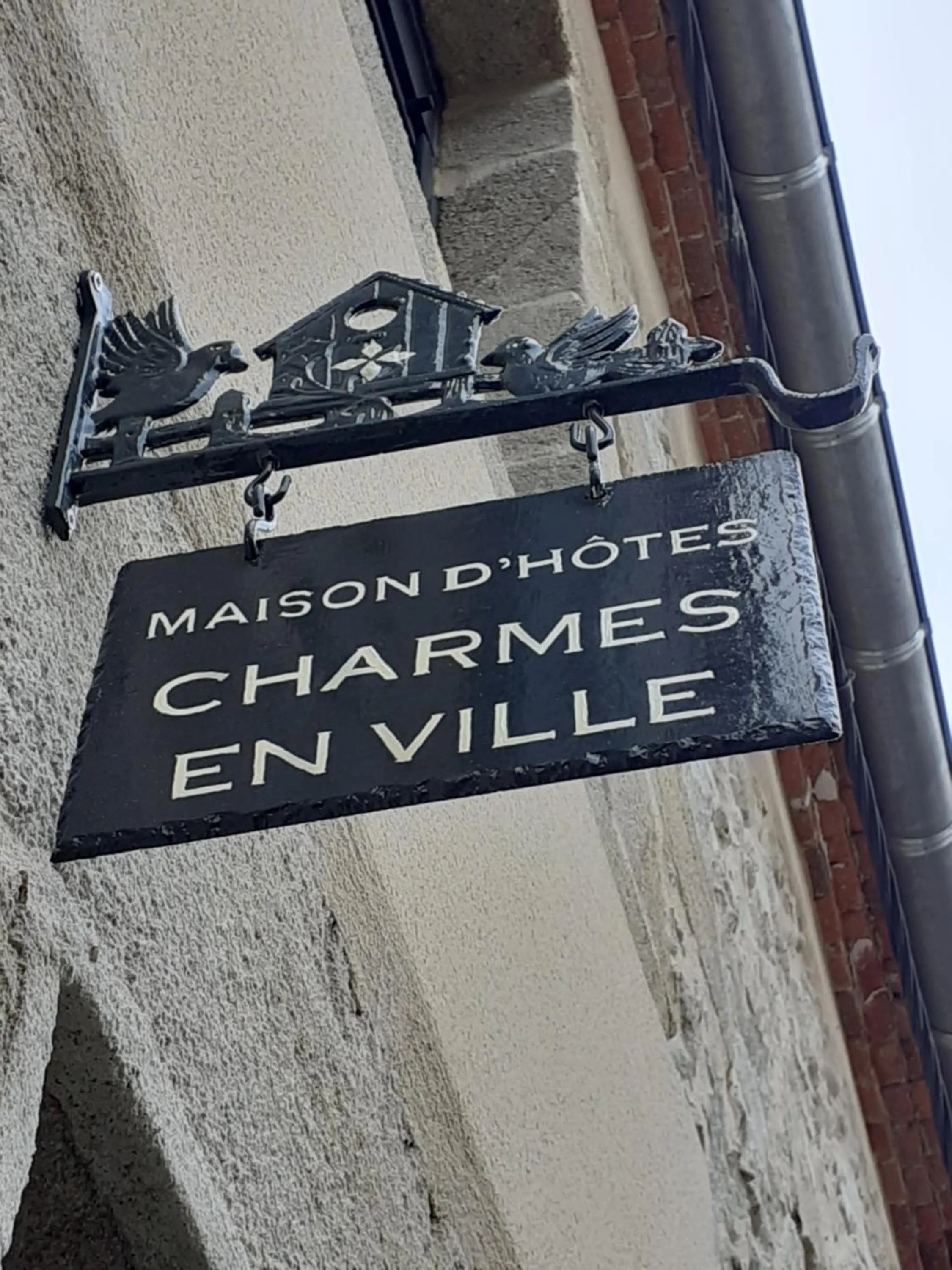 Property logo or sign in CHARMES EN VILLE Le Charme Poétique