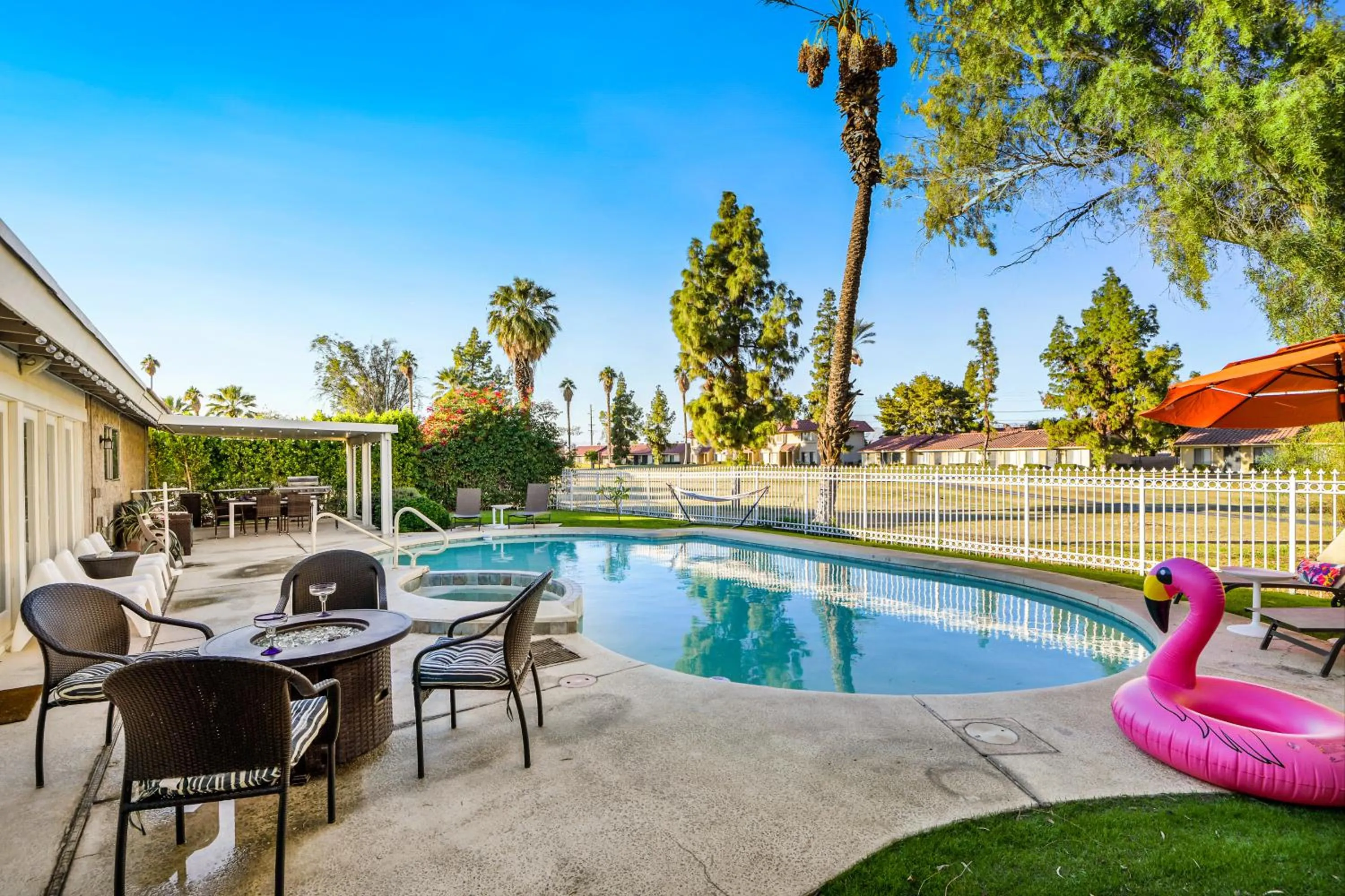 Desert Pool House: Sun, Swim, Sip & Stay