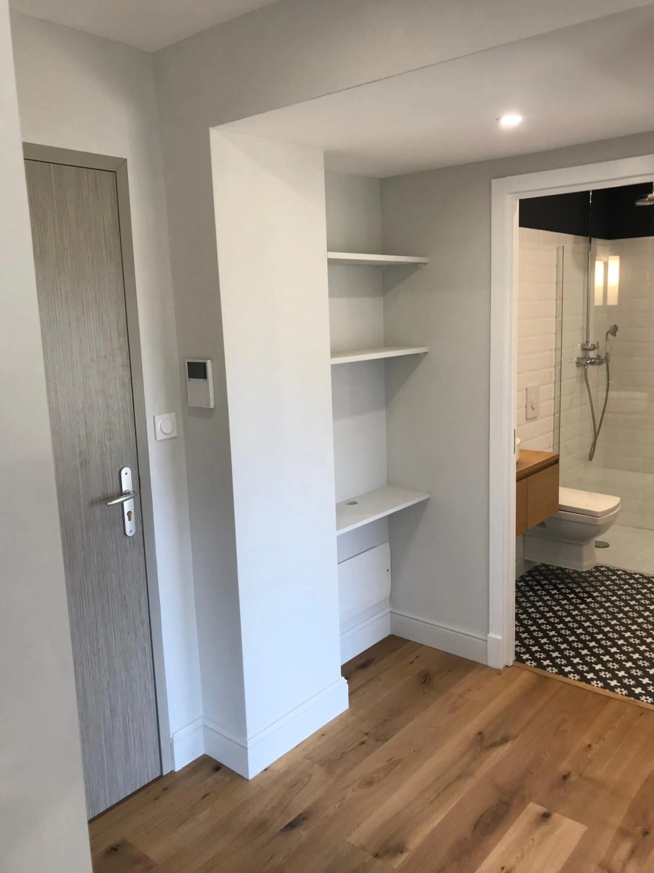 Bathroom, Bed in Appartements de Standing - Panate