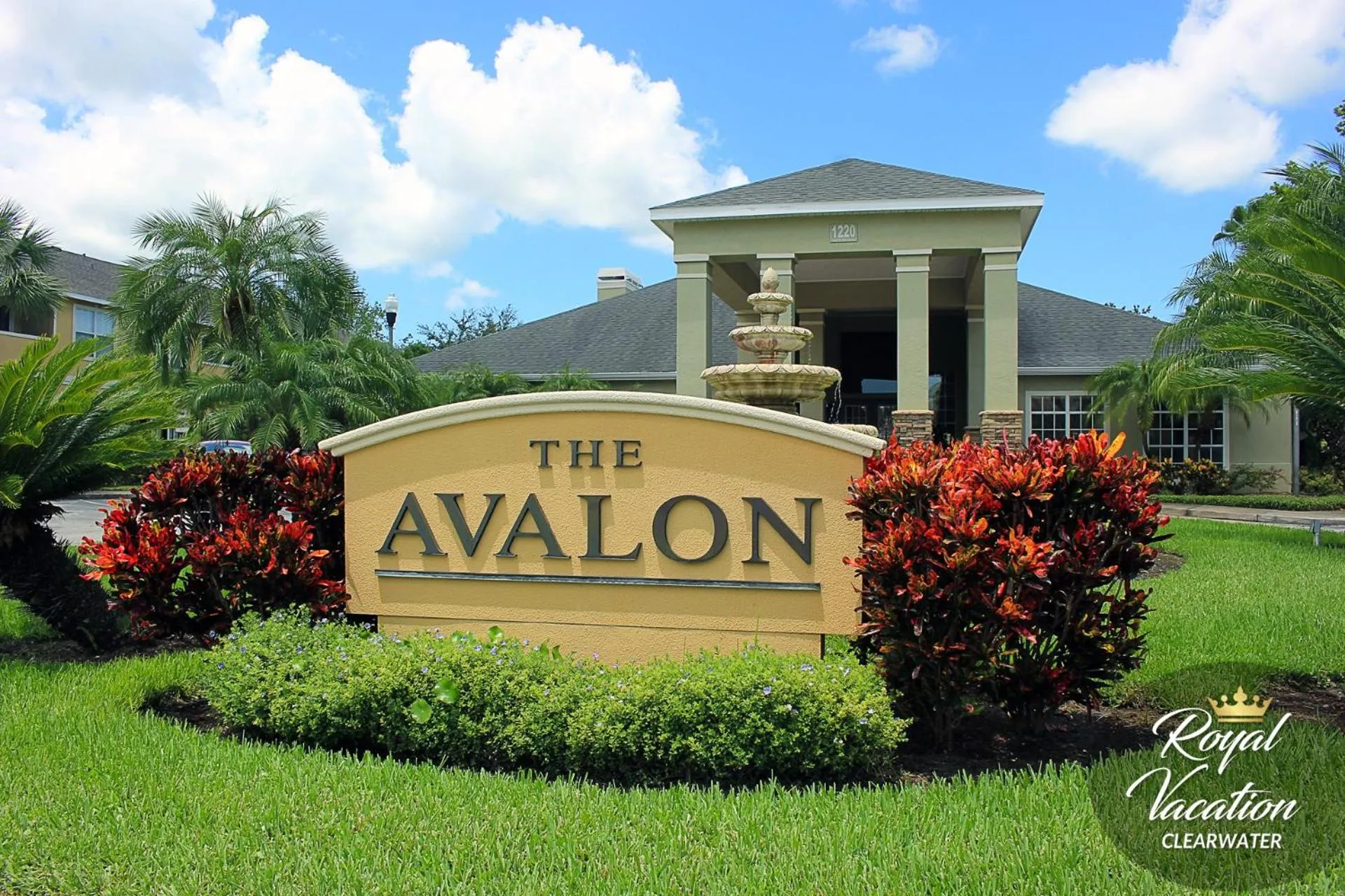 Property building in Royal Tropical at Avalon Clearwater - Pool & Free Parking - 10 Min Drive to Clearwater Beach