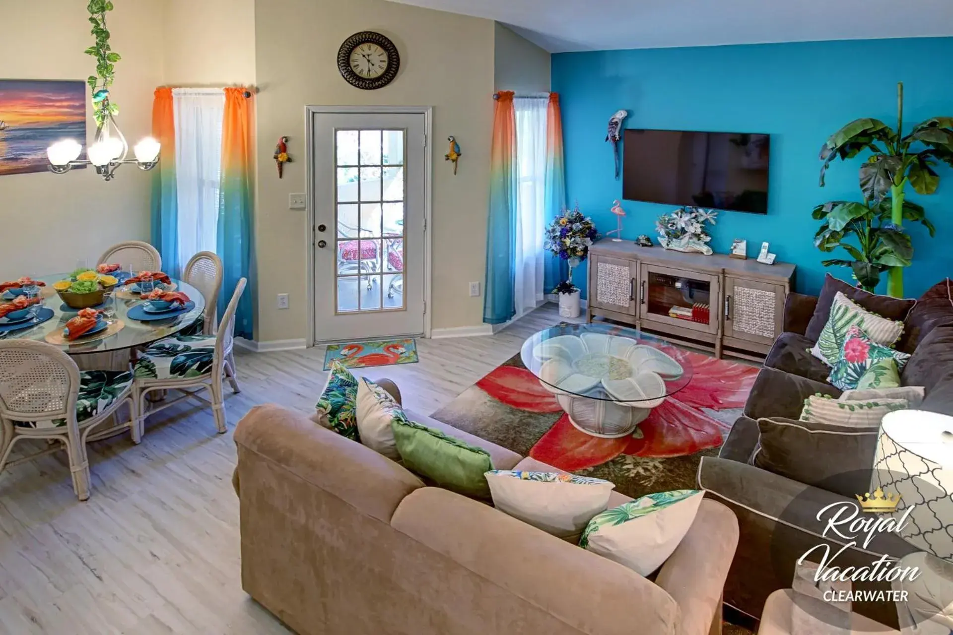 Royal Tropical at Avalon Clearwater - Pool & Free Parking - 10 Min Drive to Clearwater Beach Royal Tropical at Avalon Clearwater - Pool & Free Parking - 10 Min Drive to Clearwater Beach