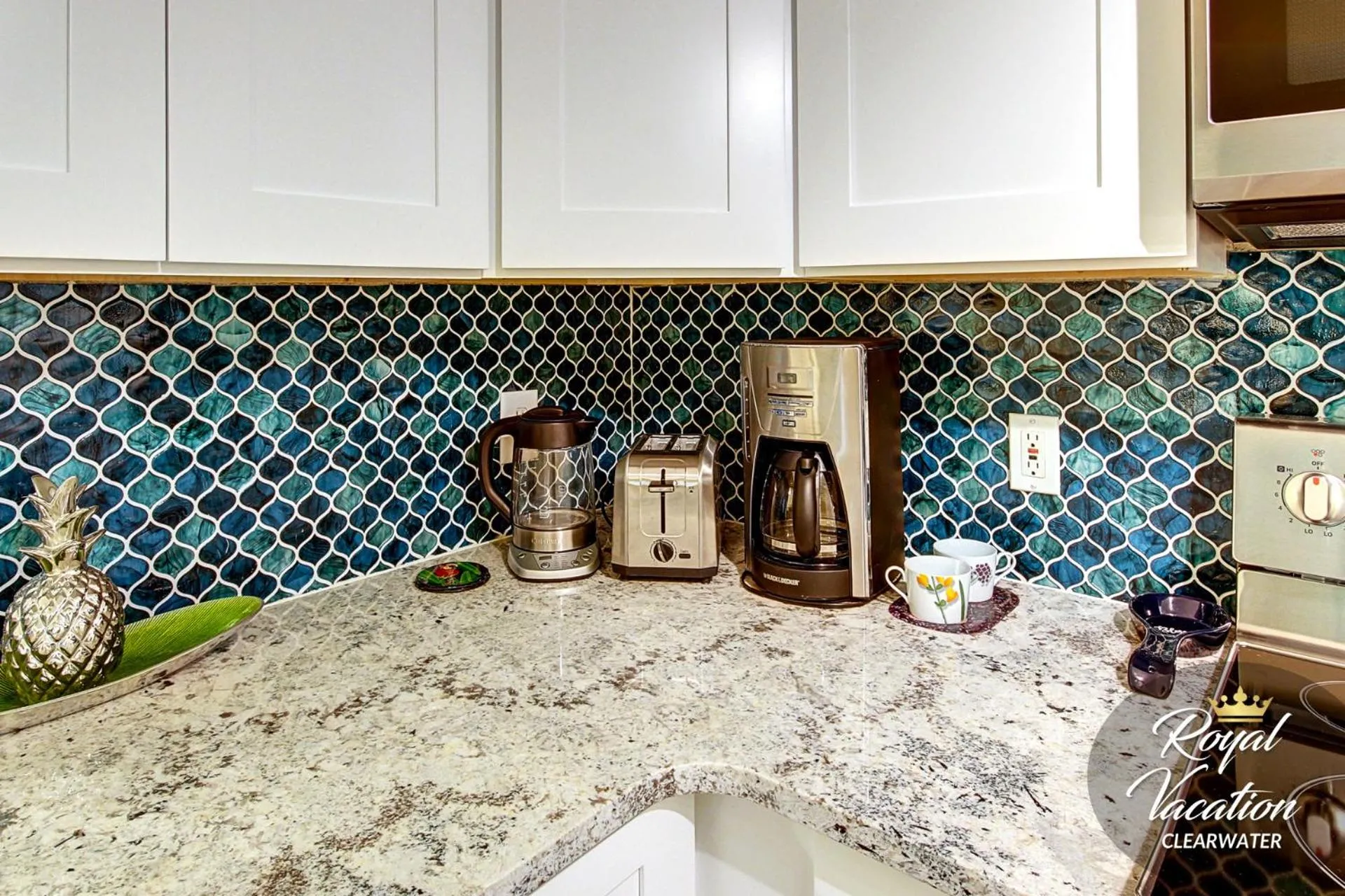 Coffee/tea facilities in Royal Tropical at Avalon Clearwater - Pool & Free Parking - 10 Min Drive to Clearwater Beach