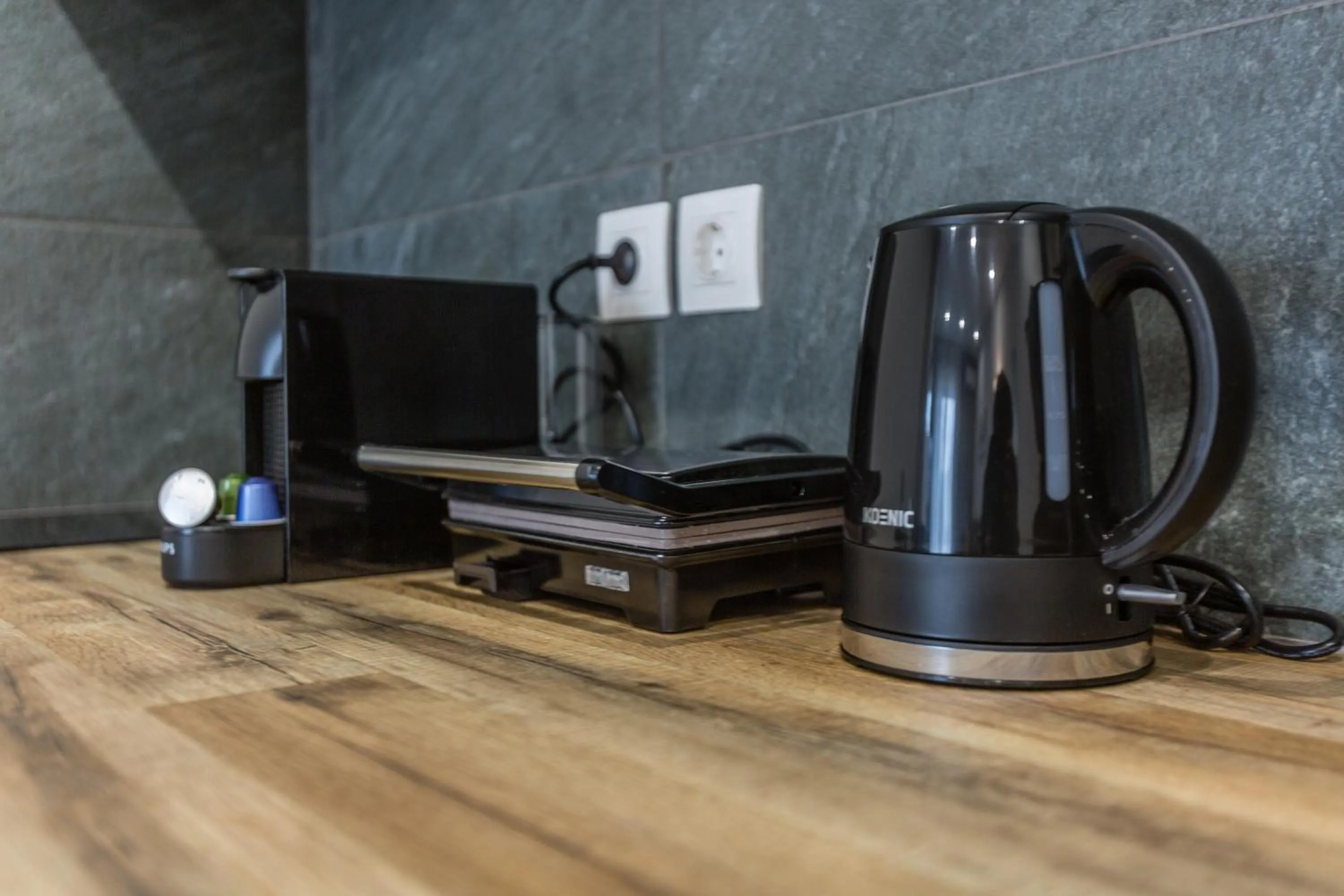 Coffee/tea facilities in Raise Athens Metro Apartments
