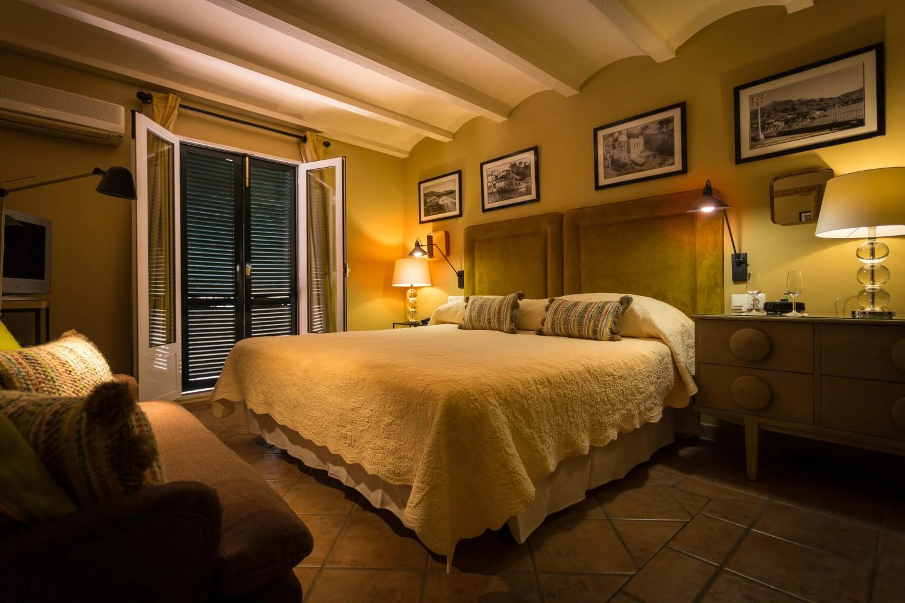 Photo of the whole room, Bed in Hotel Carabeo