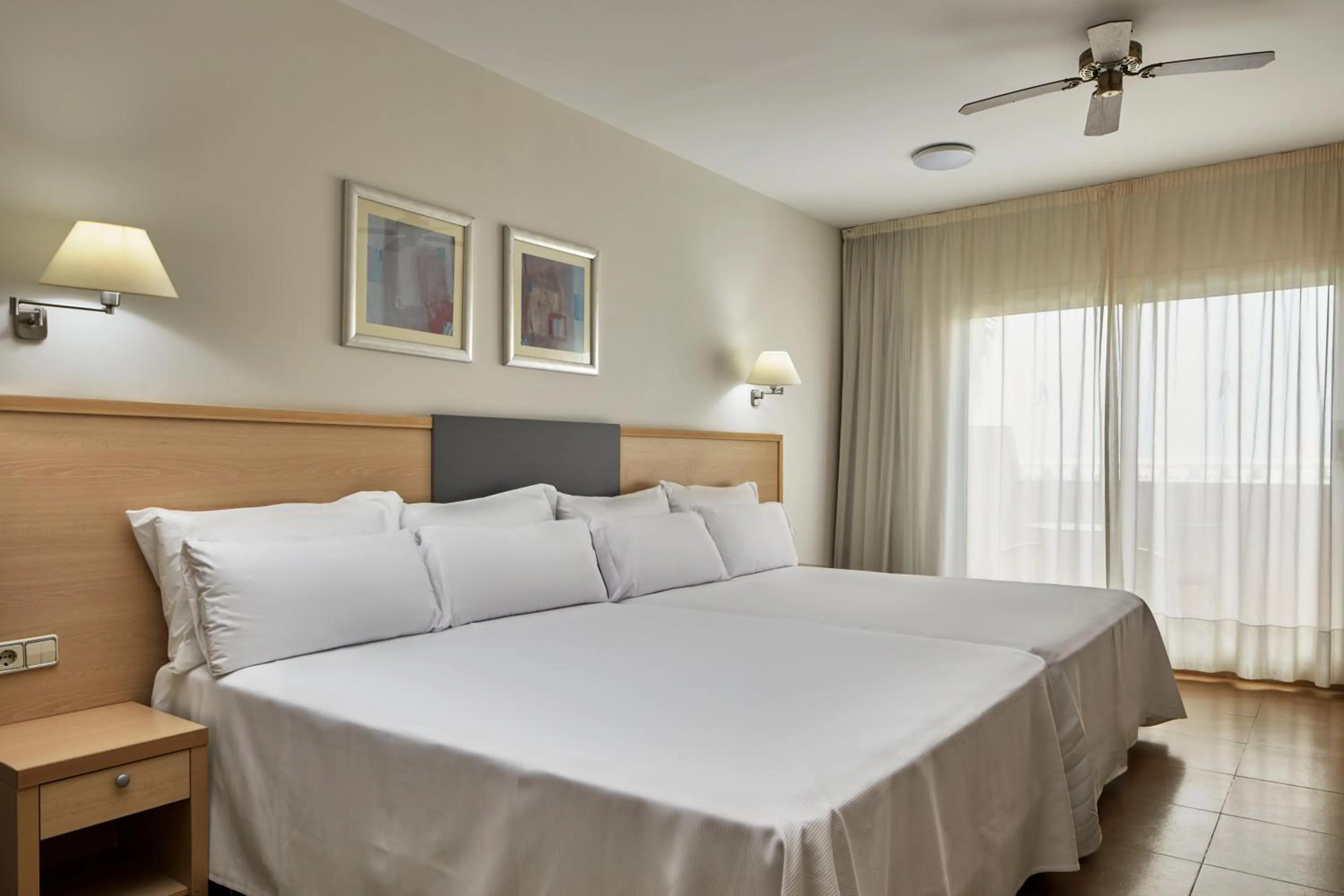 Photo of the whole room, Bed in ALEGRIA Cabo De Gata