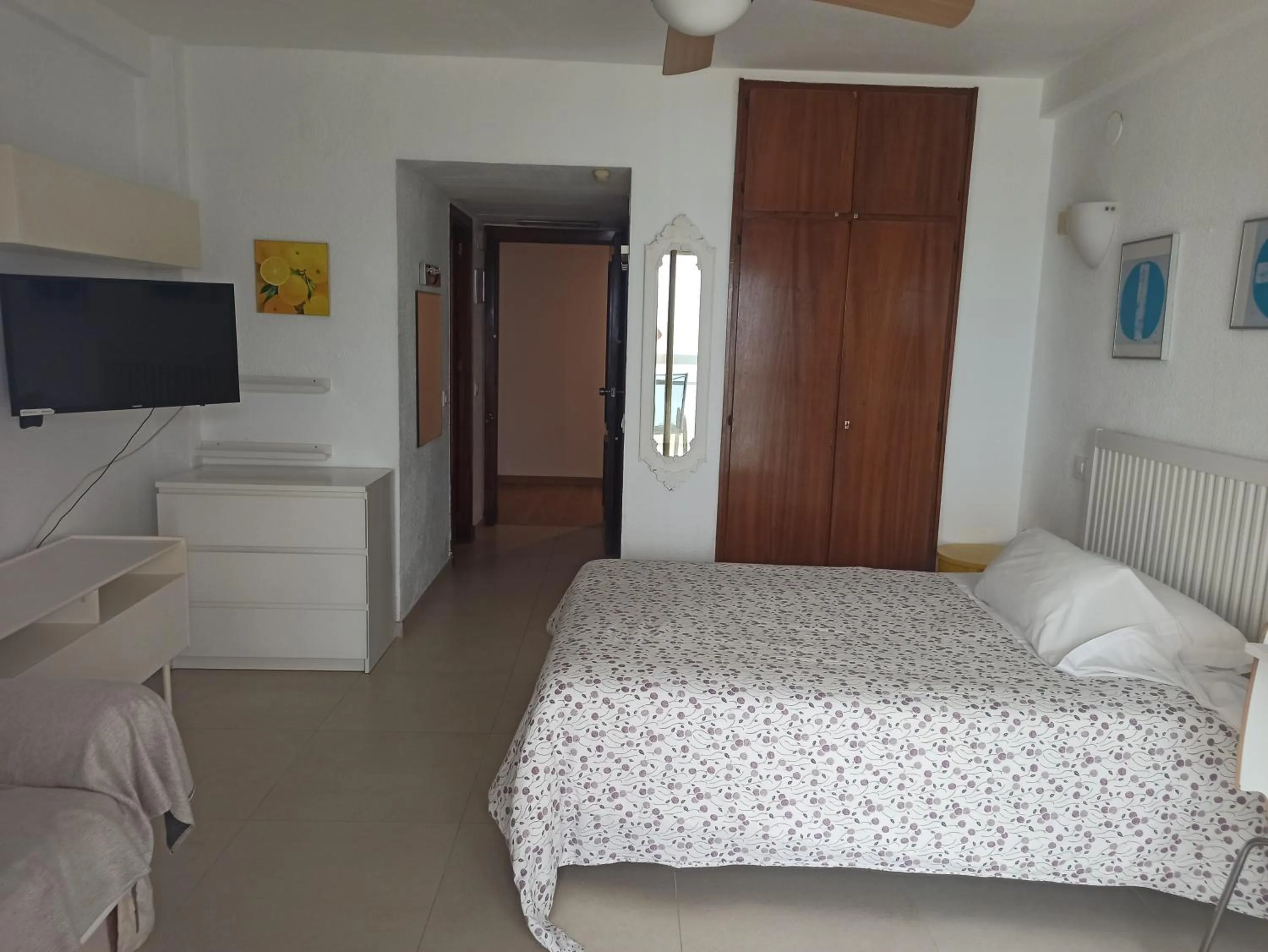 Bed in Apal Chinasol Estudios