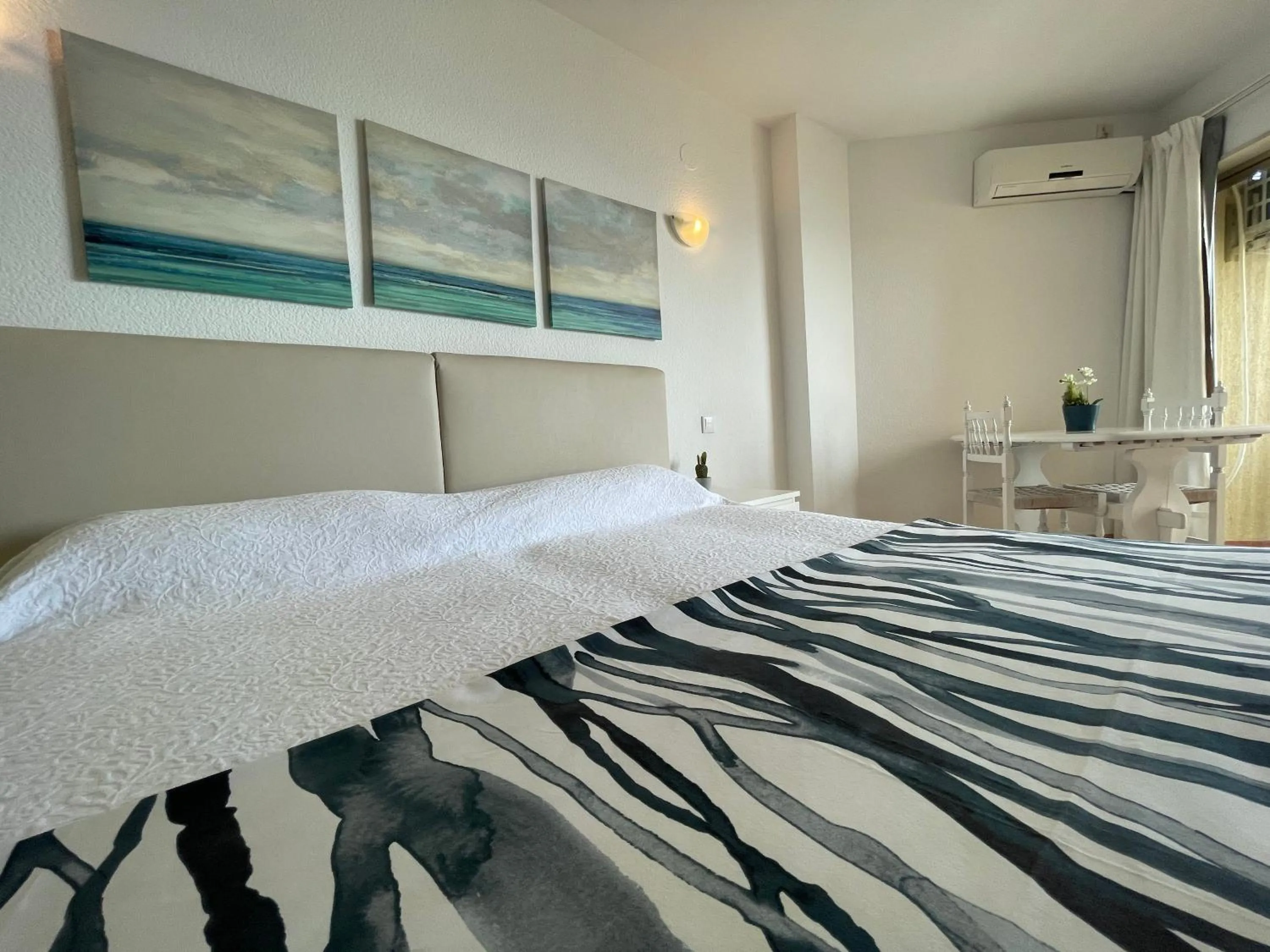 Bed in Apal Chinasol Estudios