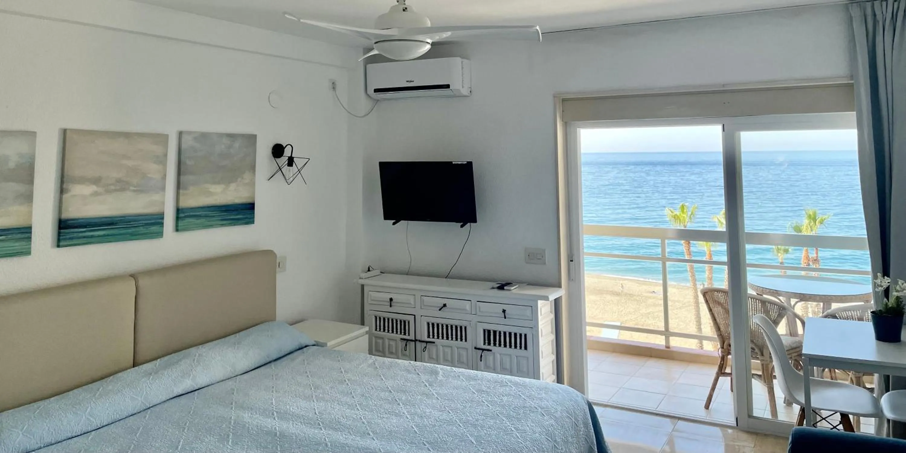 Bed in Apal Chinasol Estudios