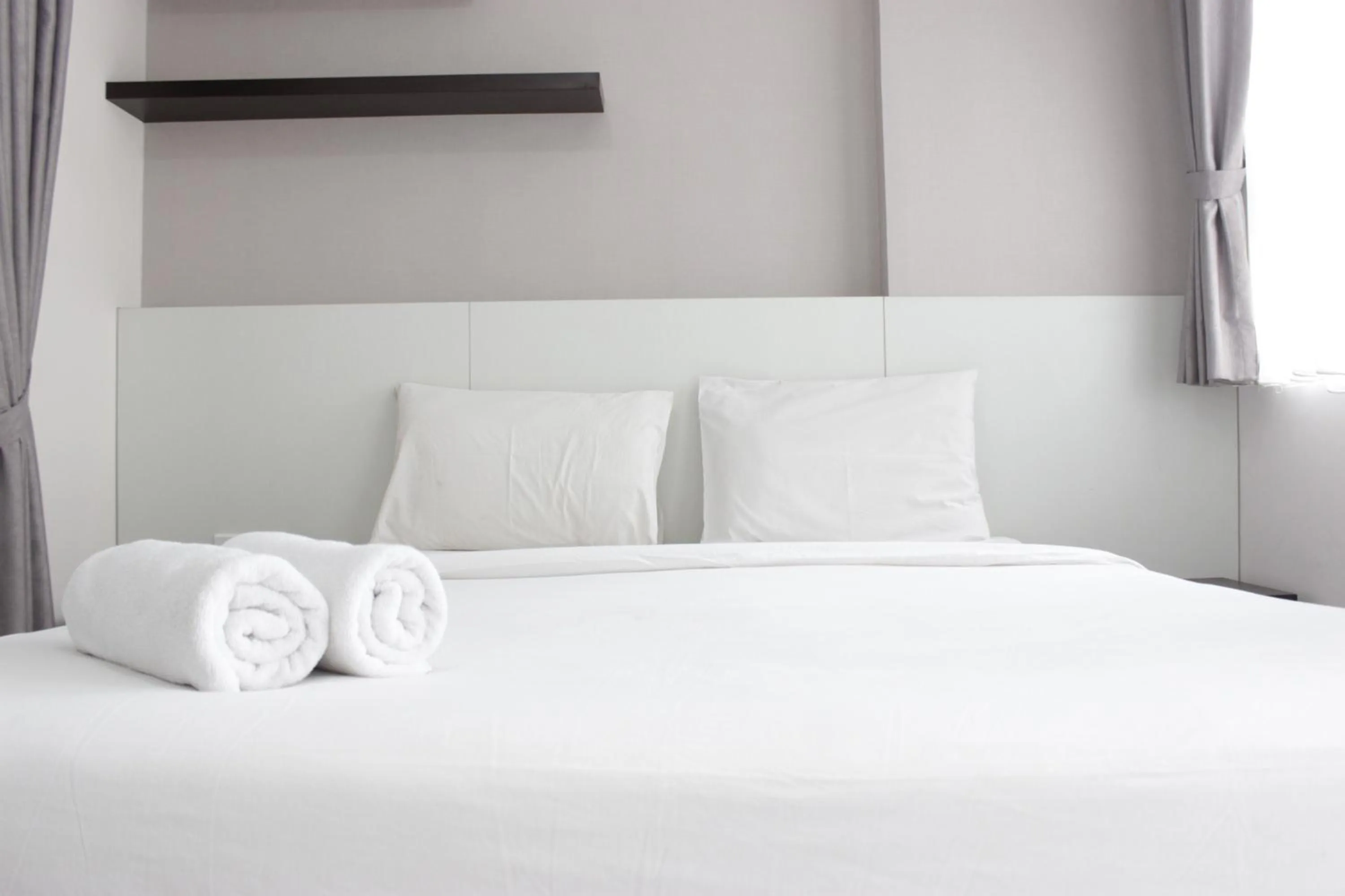 Artistic 1BR Apartment at Gateway Pasteur near Exit Toll Pasteur By Travelio