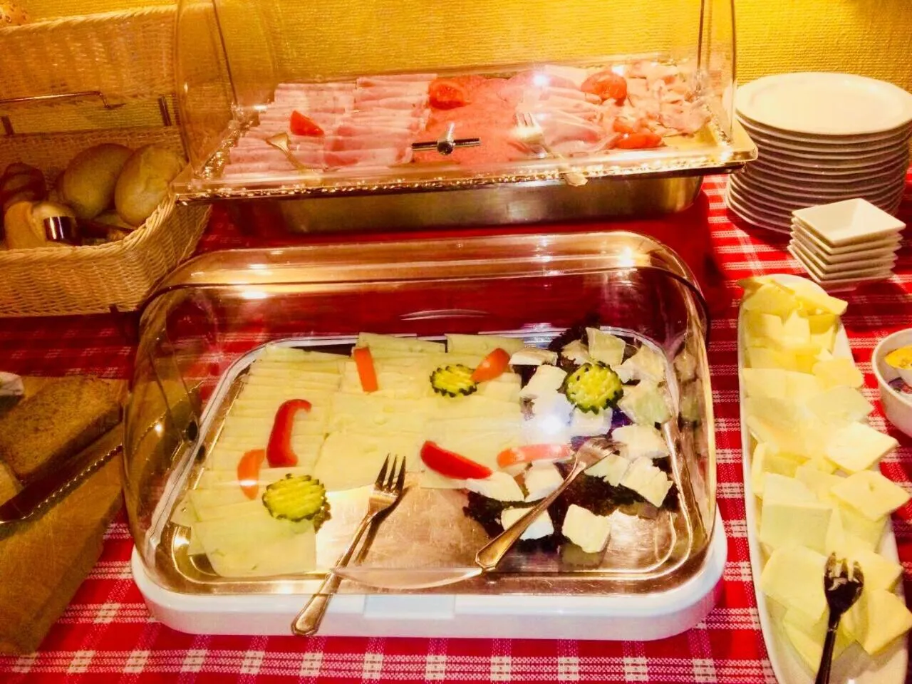 Buffet breakfast in Gasthof-Pension Leupold