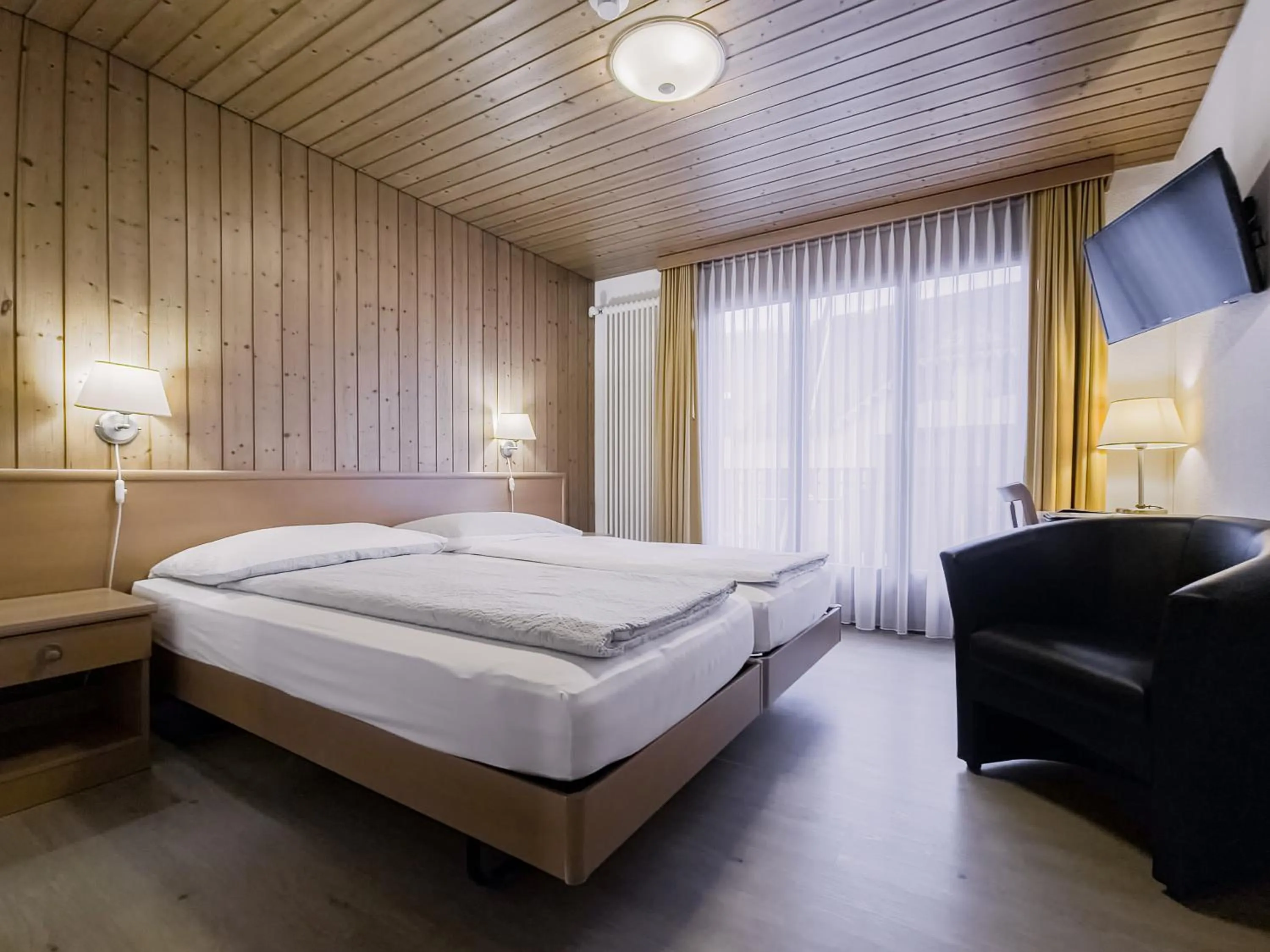 Photo of the whole room, Bed in Hotel Rössli