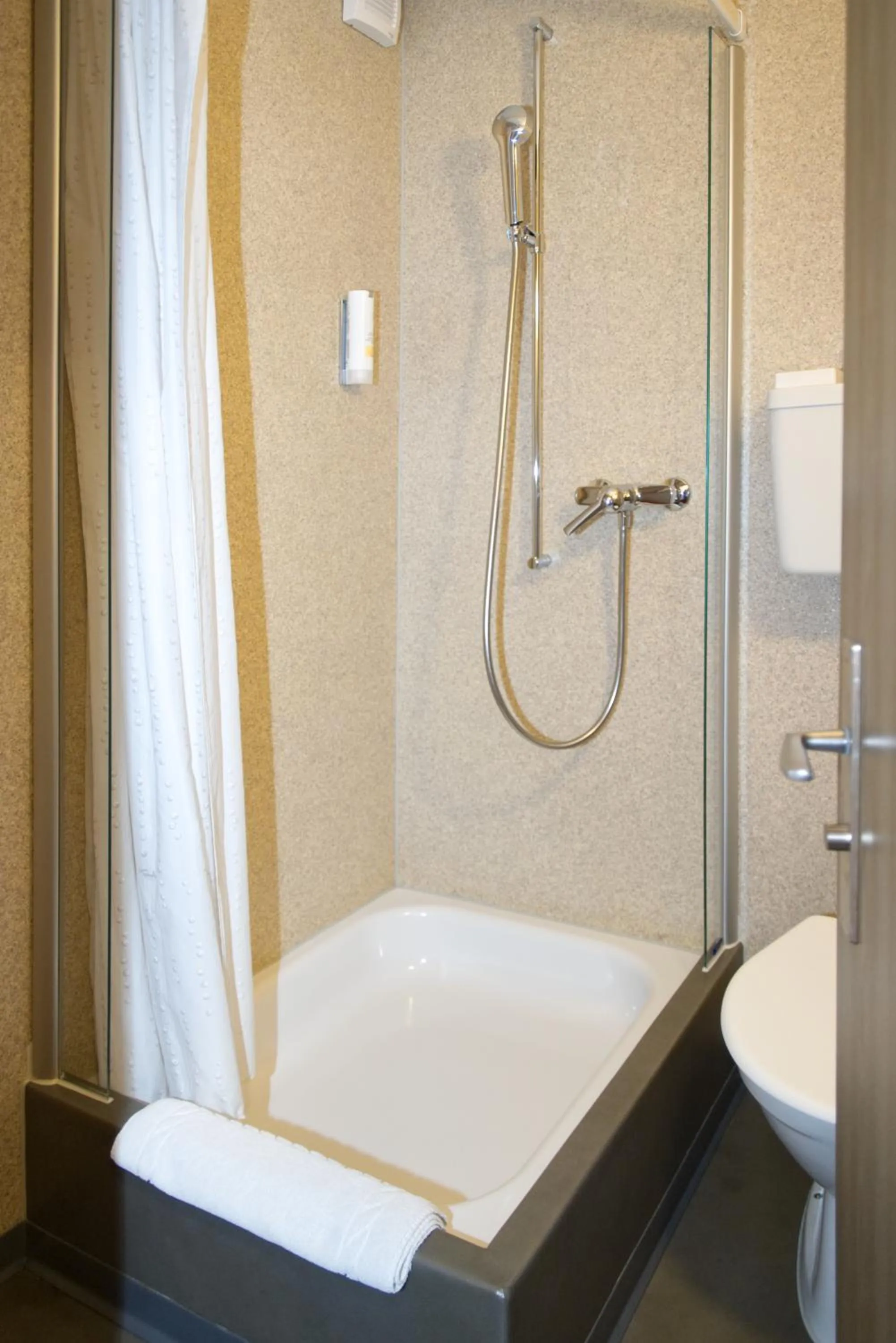 Shower in Hotel Rössli