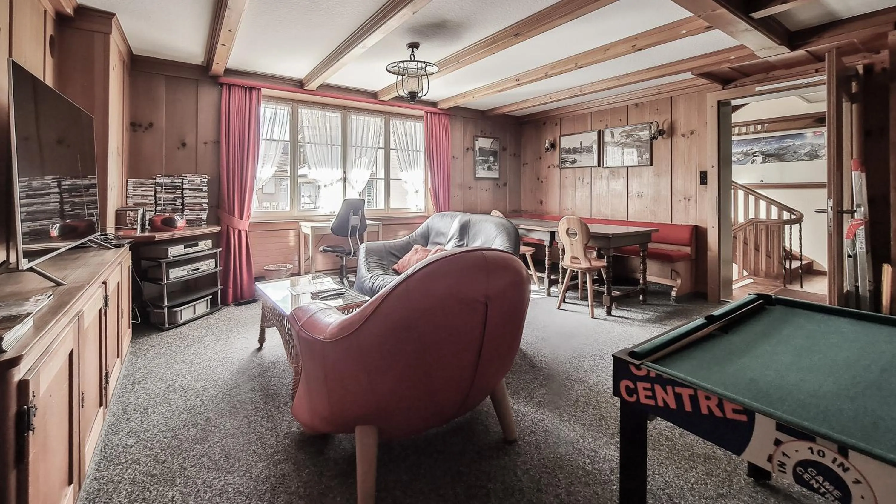 Communal lounge/ TV room in Hotel Rössli