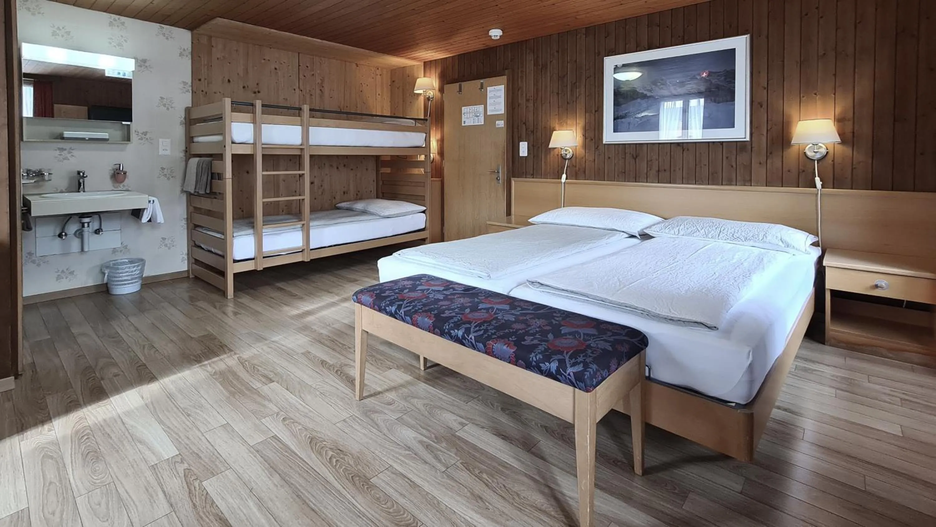 Bed in Hotel Rössli