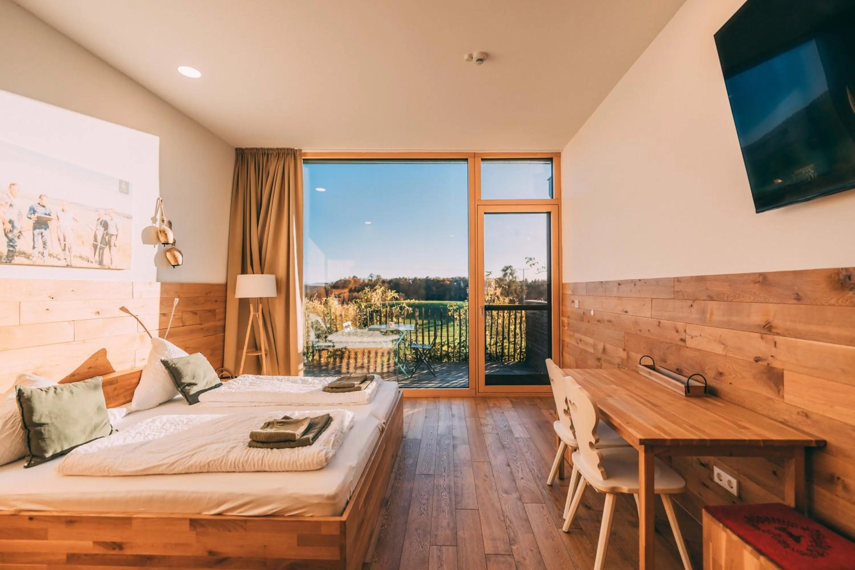 Photo of the whole room, Bed in Gut Hügle Erlebnishof & Spa