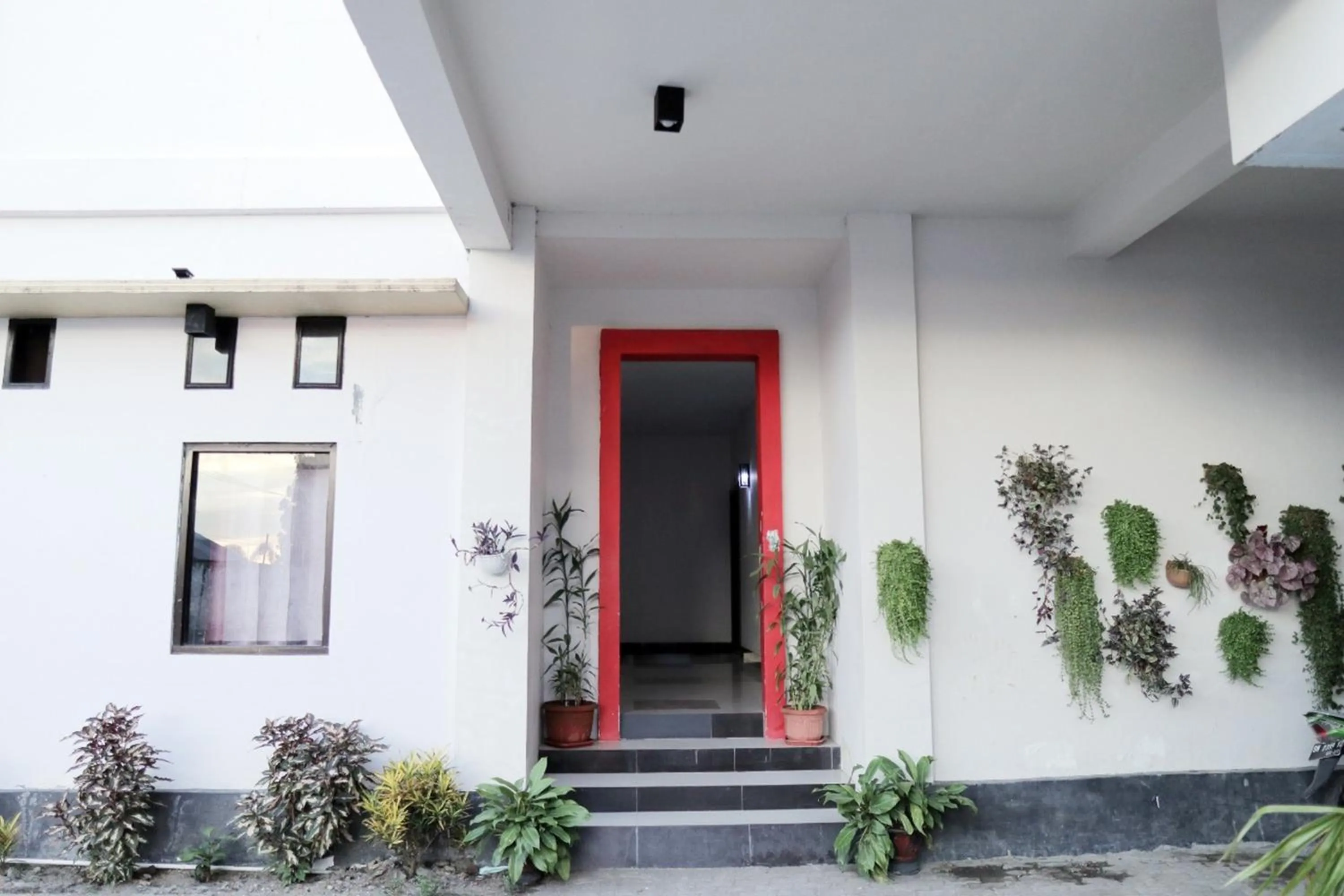 Facade/entrance in RedDoorz @ Pasangkayu Mamuju Utara