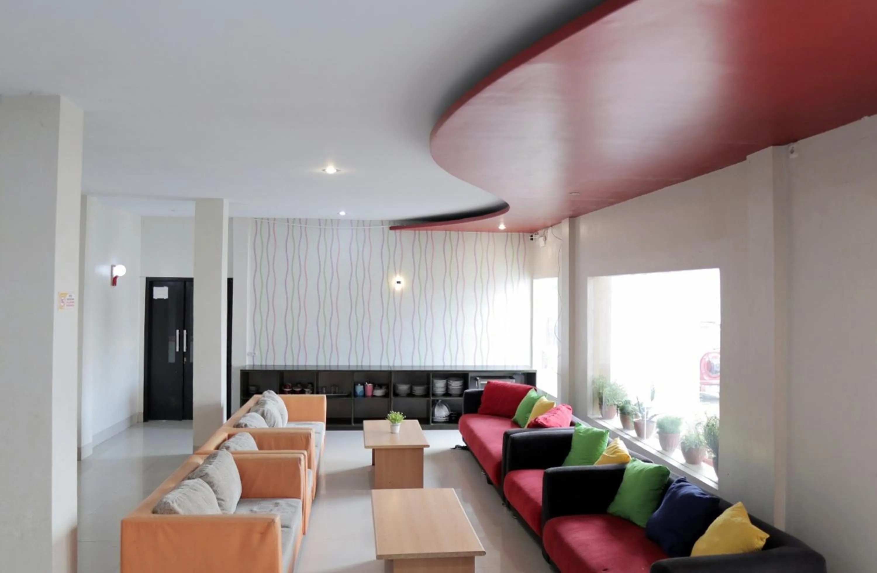 Lounge or bar in RedDoorz @ Pasangkayu Mamuju Utara