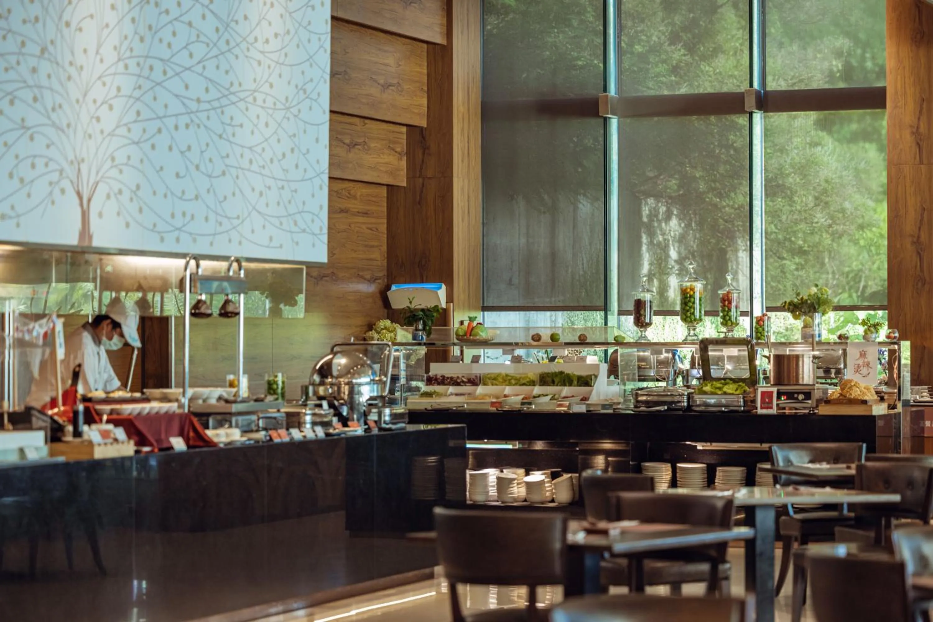 Restaurant/places to eat in H Resort