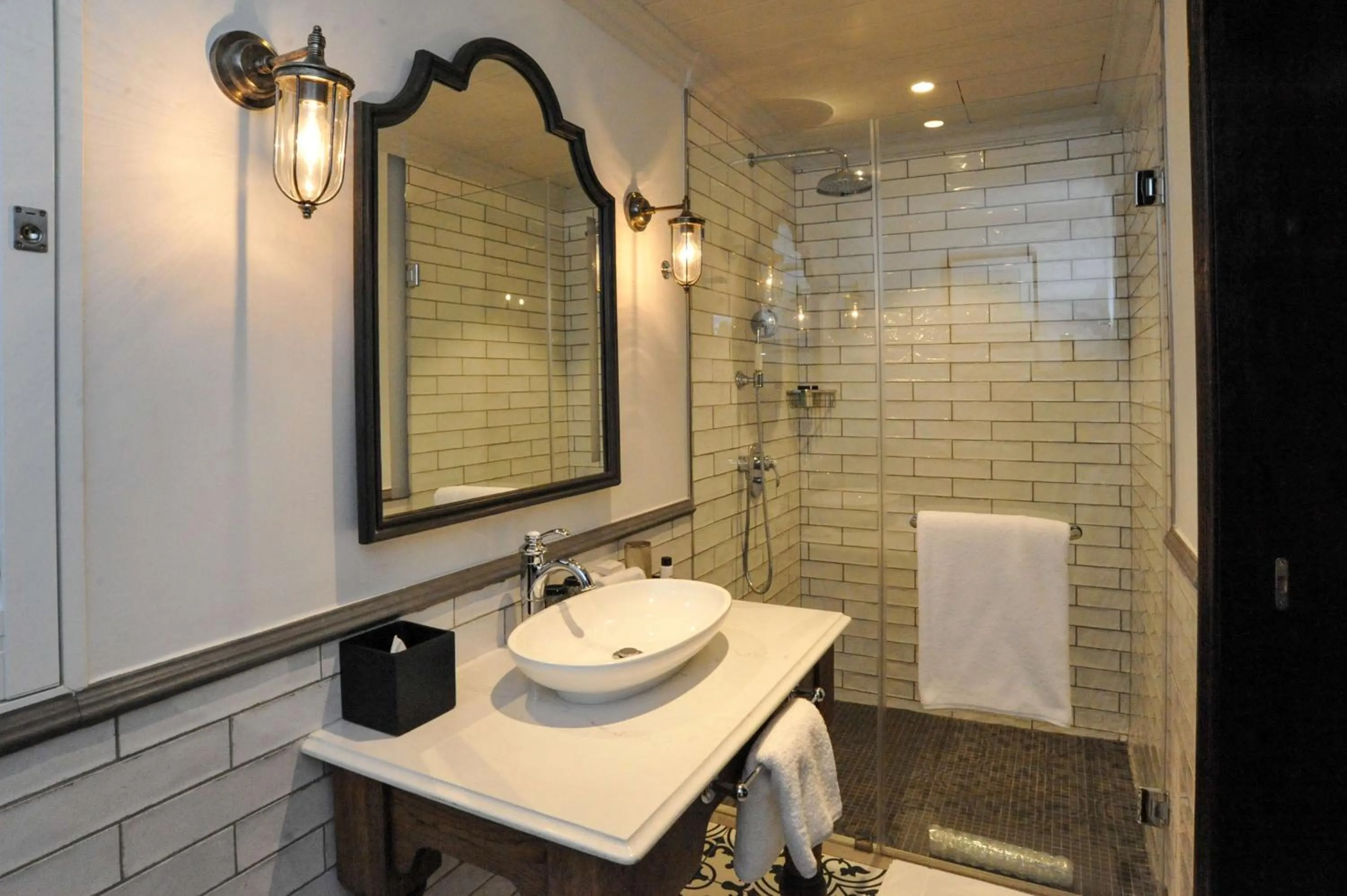 Shower in Southern Sun de Wagen