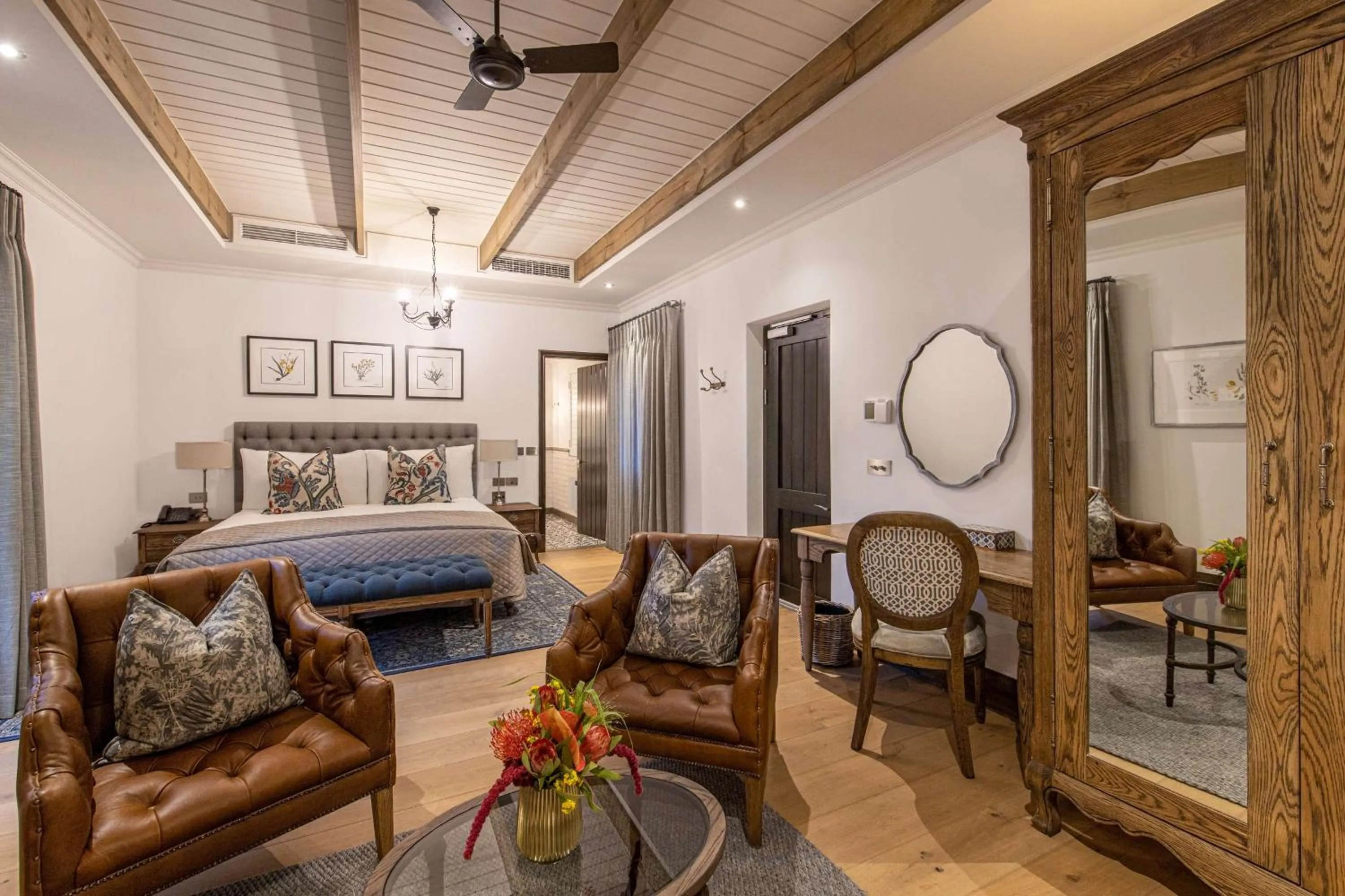 Photo of the whole room, Bed in Southern Sun de Wagen