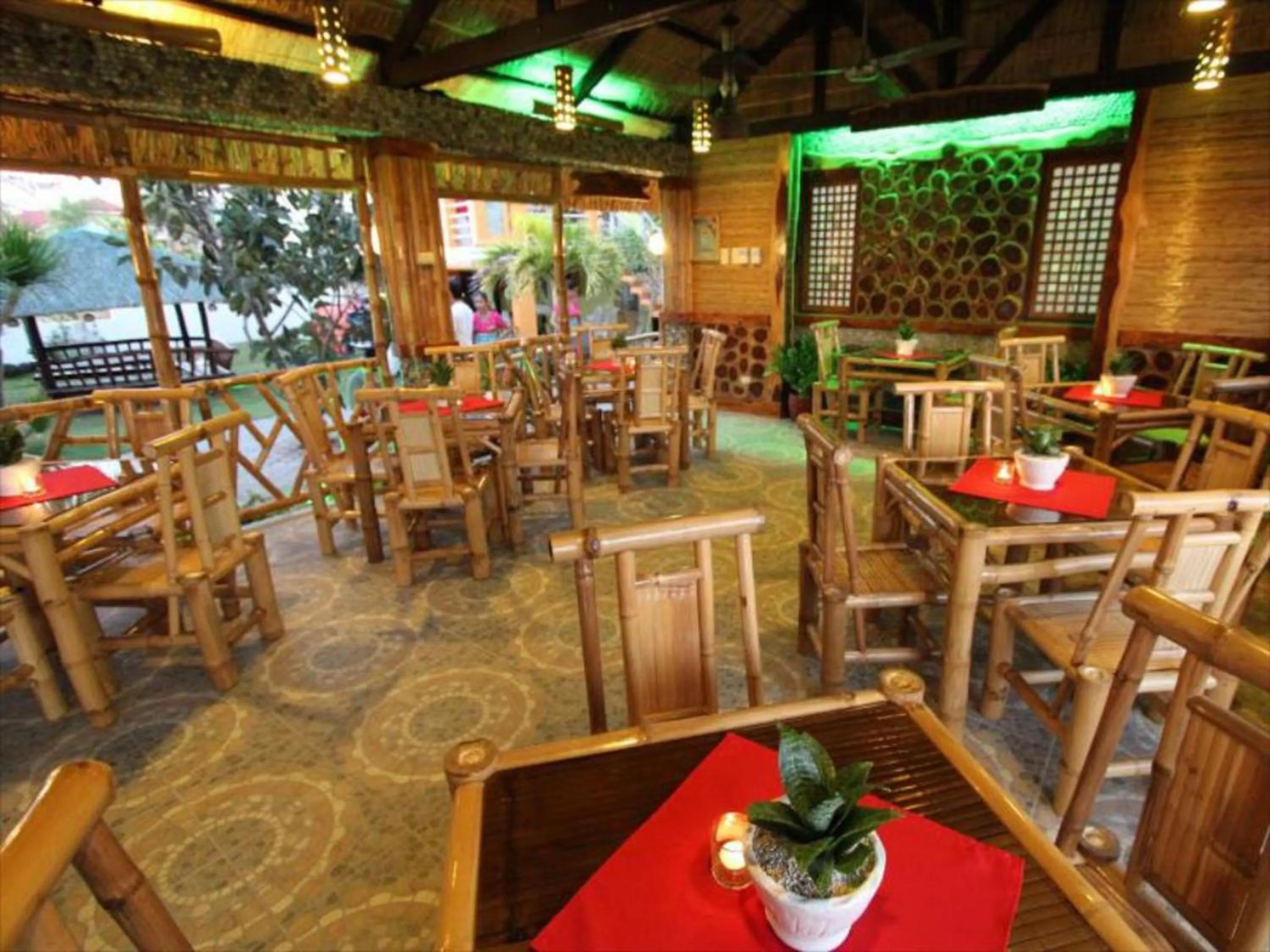 Restaurant/places to eat in P&M Final Option Beach Resort