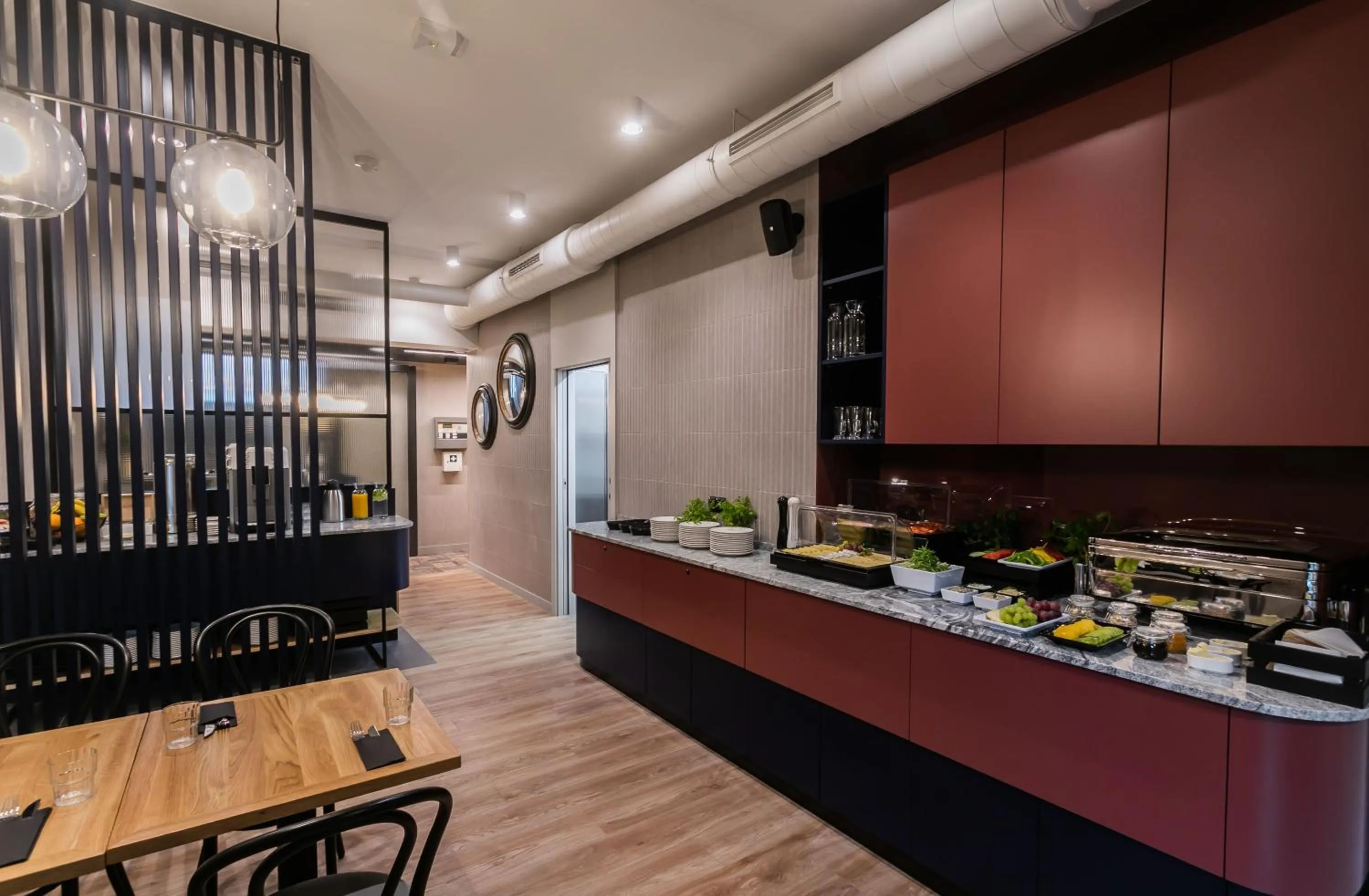 Restaurant/places to eat in Hotel Vesper House