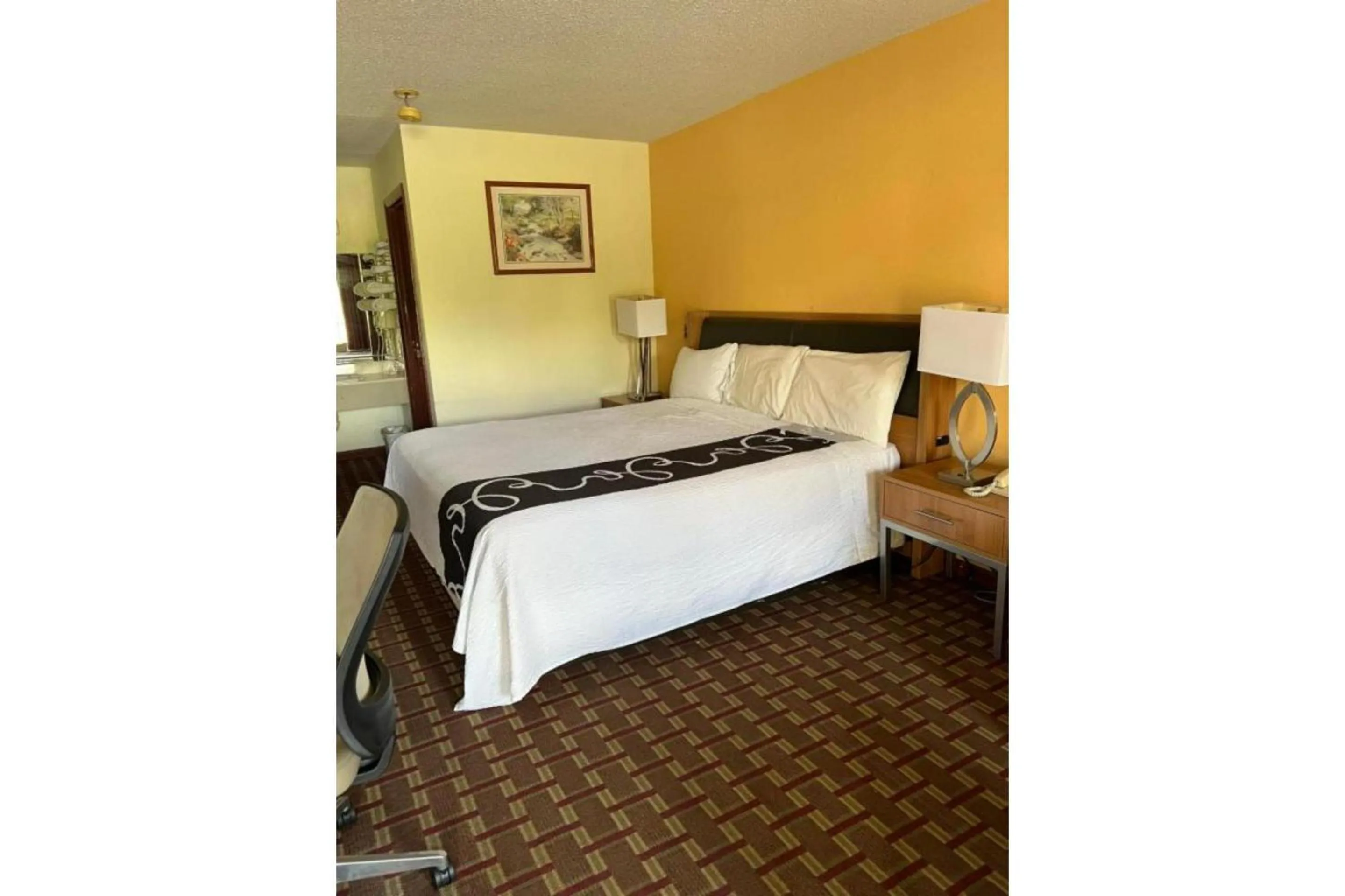 Bedroom, Bed in Budget Inn By Belvilla St George I-95