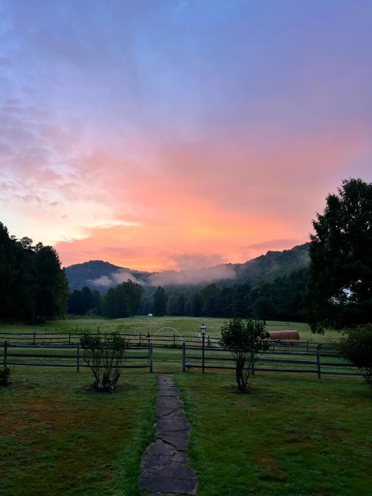 Laurel River Club Bed & Breakfast or LRCBNB