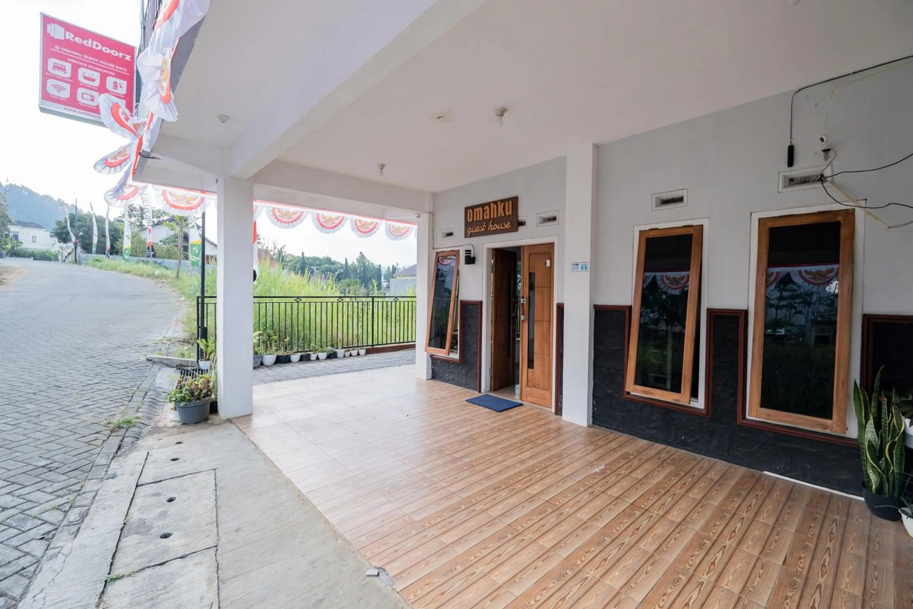 Property building in RedDoorz at Omahku Guest House Batu