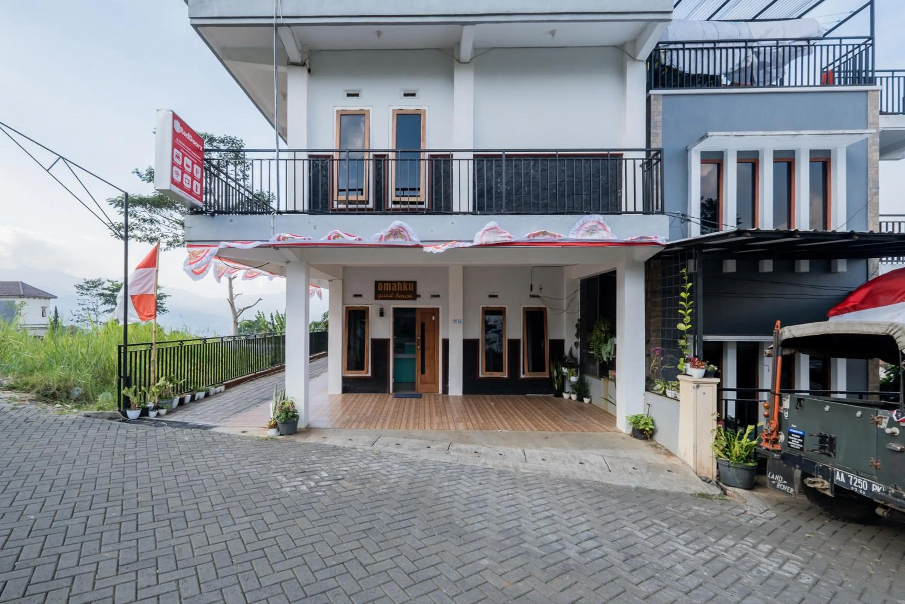 Property building in RedDoorz at Omahku Guest House Batu