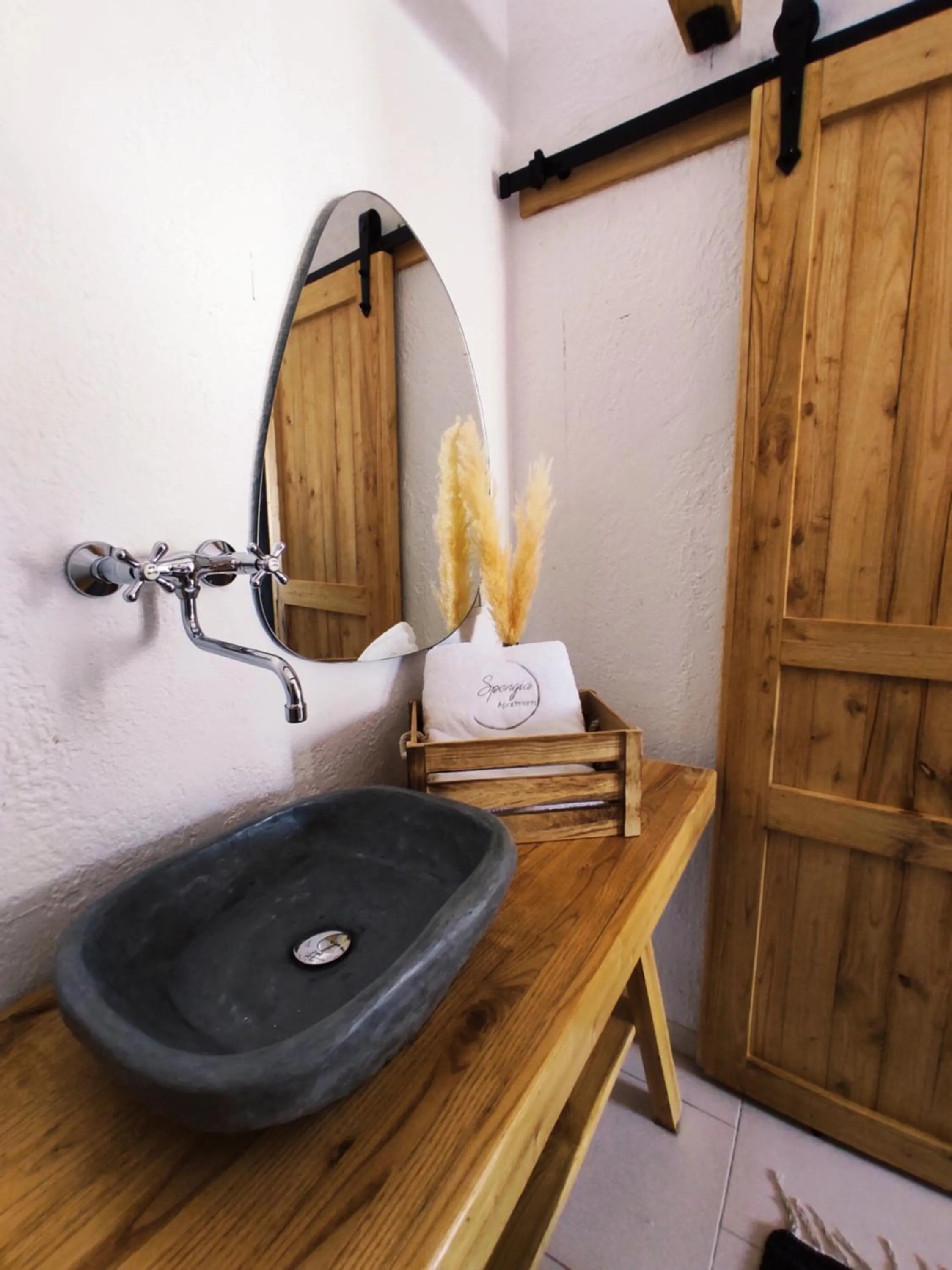 Decorative detail in Spongia Apartments Kalymnos