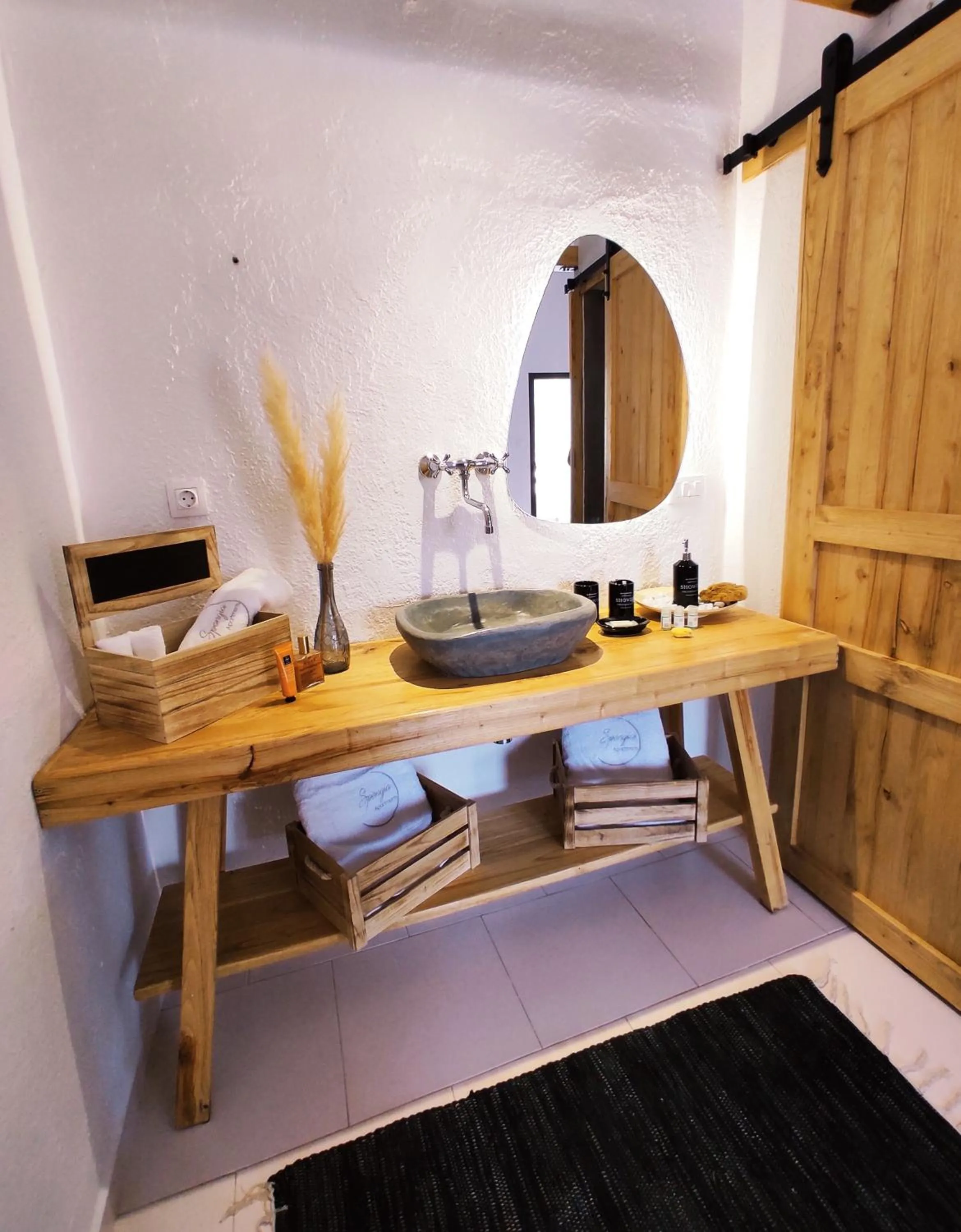 Decorative detail in Spongia Apartments Kalymnos