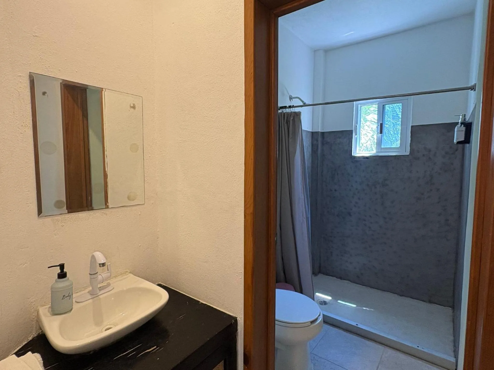 Shower in Hostal Cuca Macuca