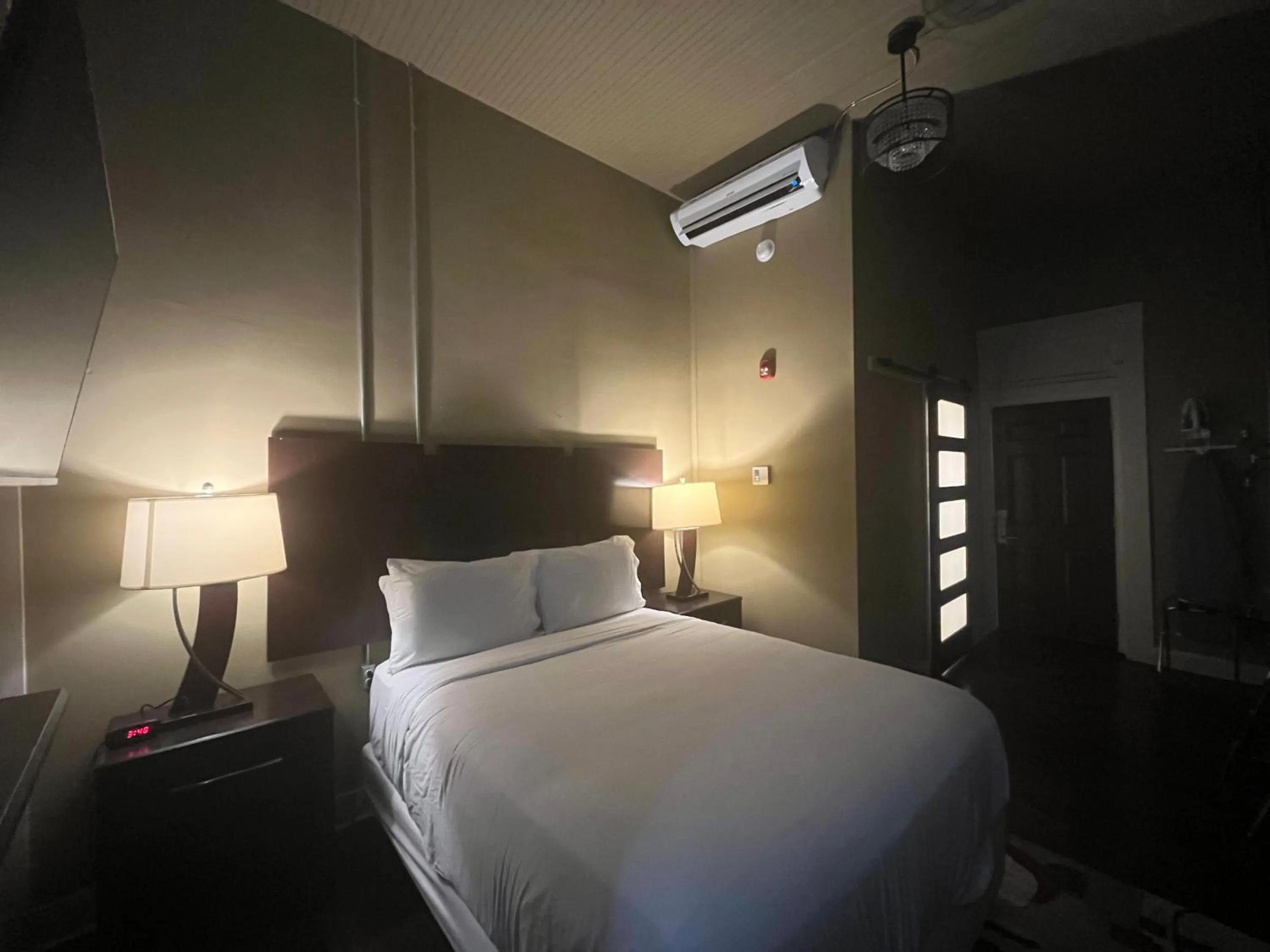 Photo of the whole room in The Skylight Hotel