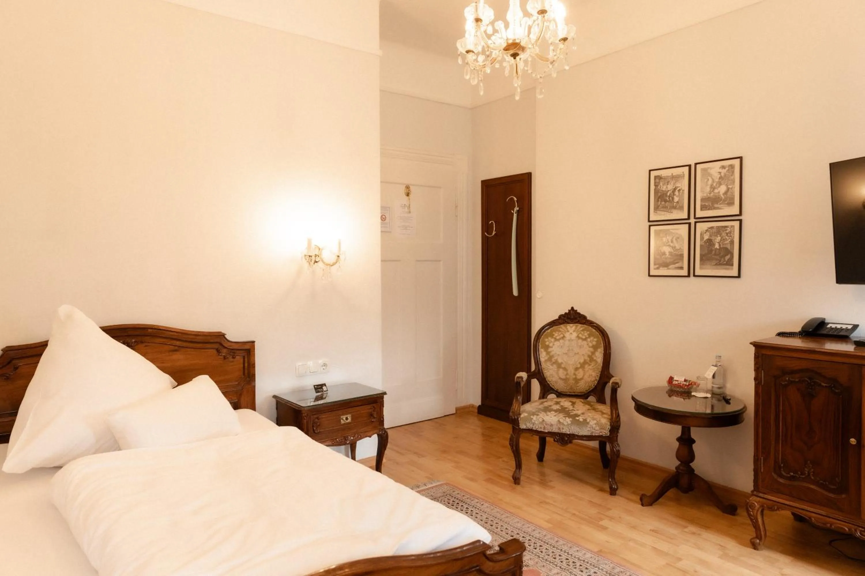 Photo of the whole room, Bed in Hotel Weisses Haus