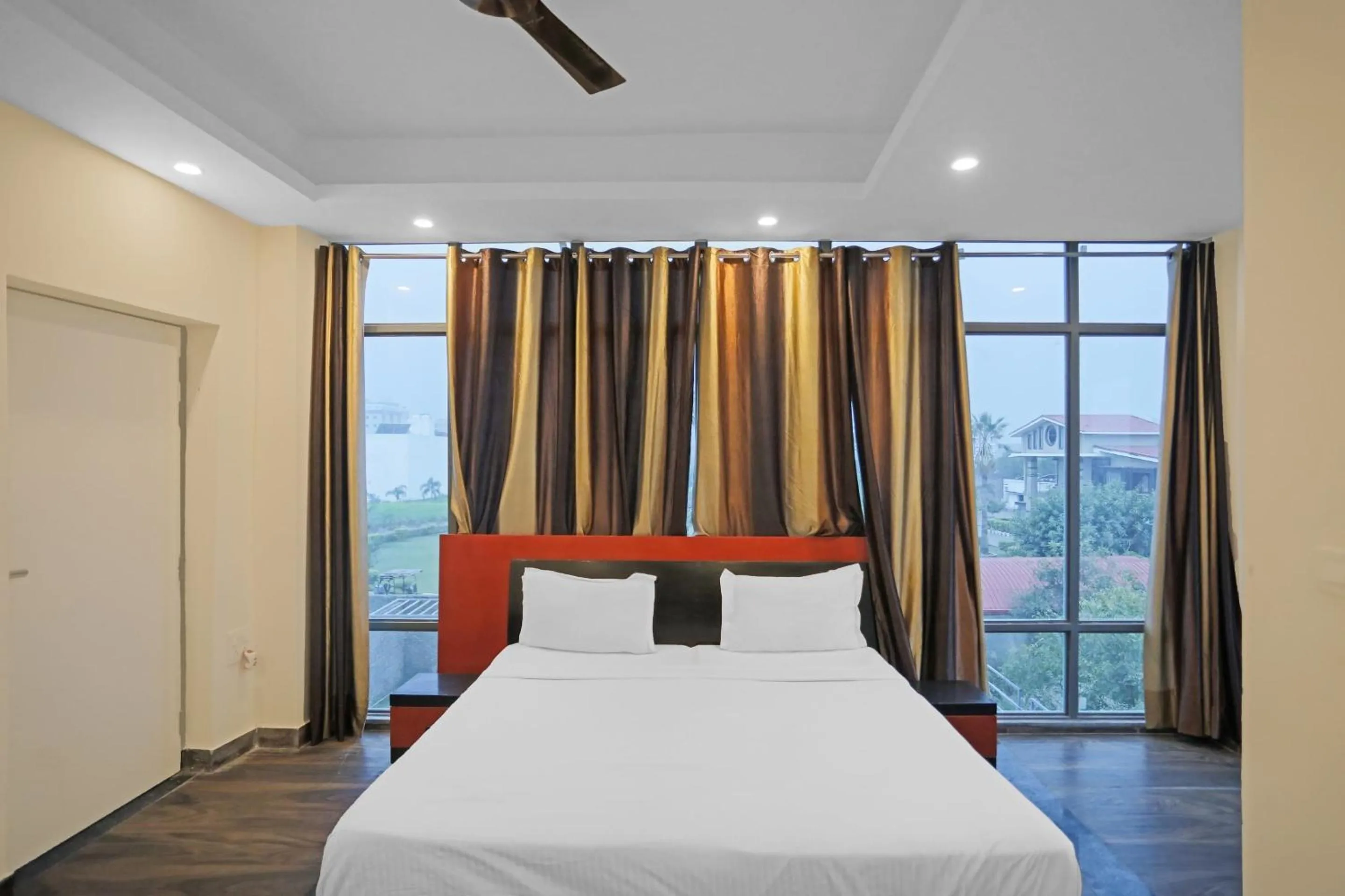 Bedroom, Bed in Super Hotel O Heart Beat Hotel