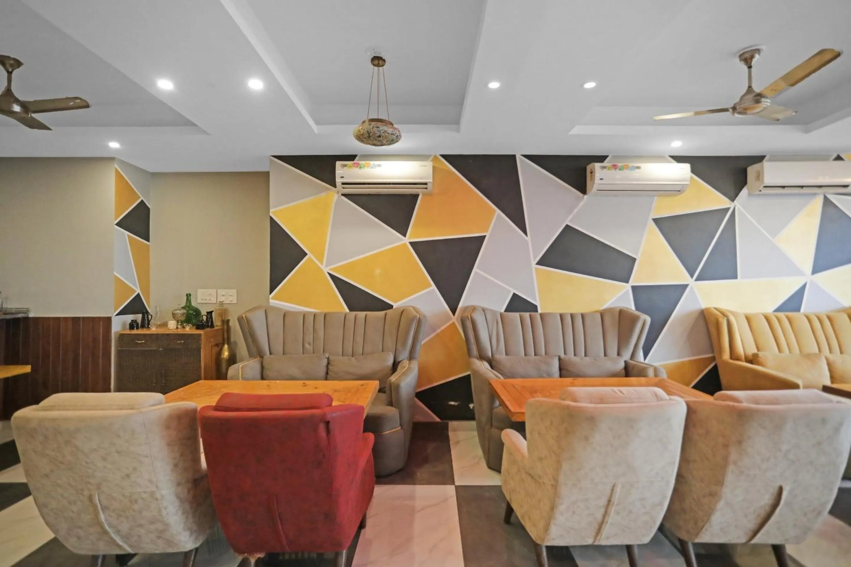 Restaurant/places to eat in Super Hotel O Heart Beat Hotel