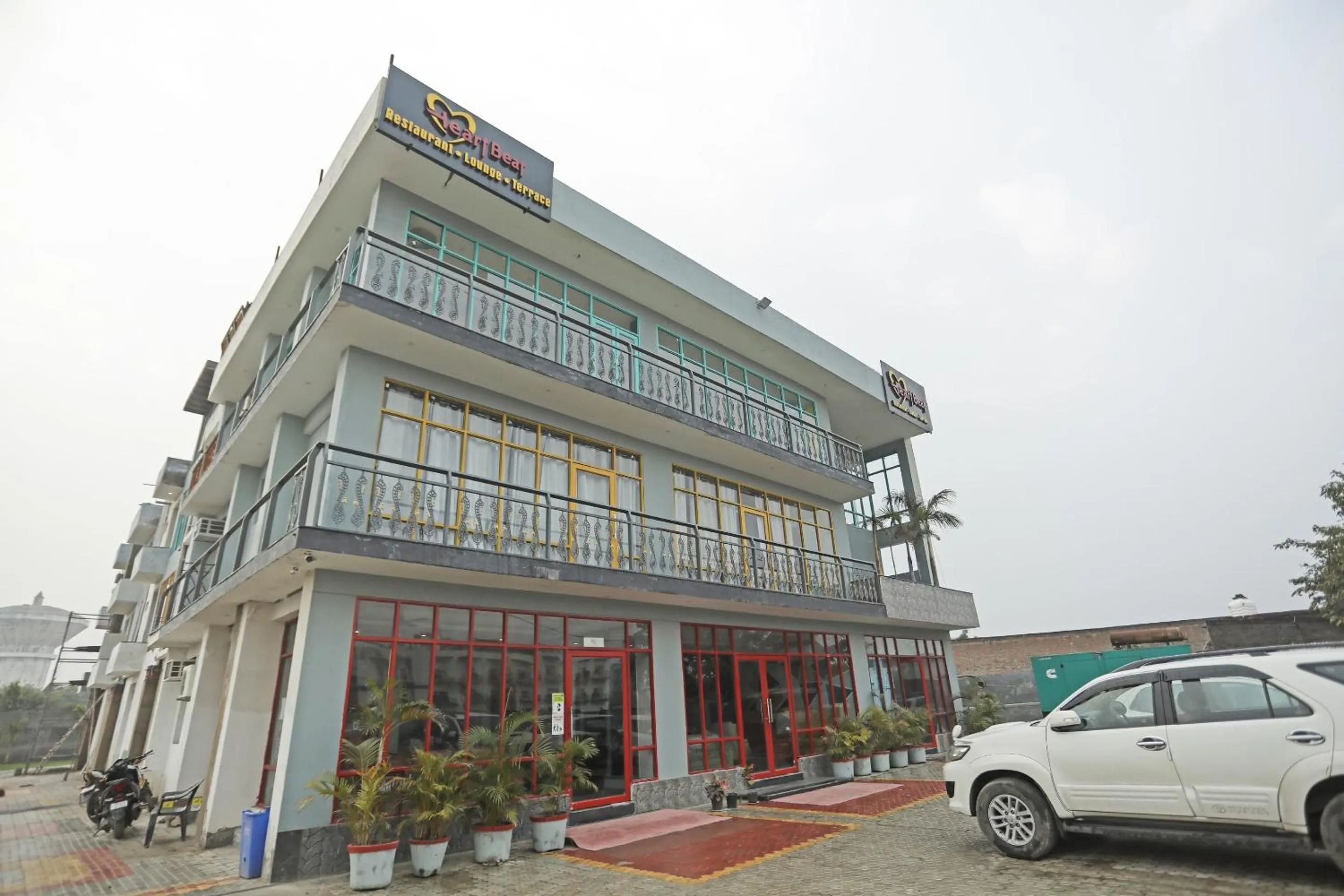 Facade/entrance in Super Hotel O Heart Beat Hotel