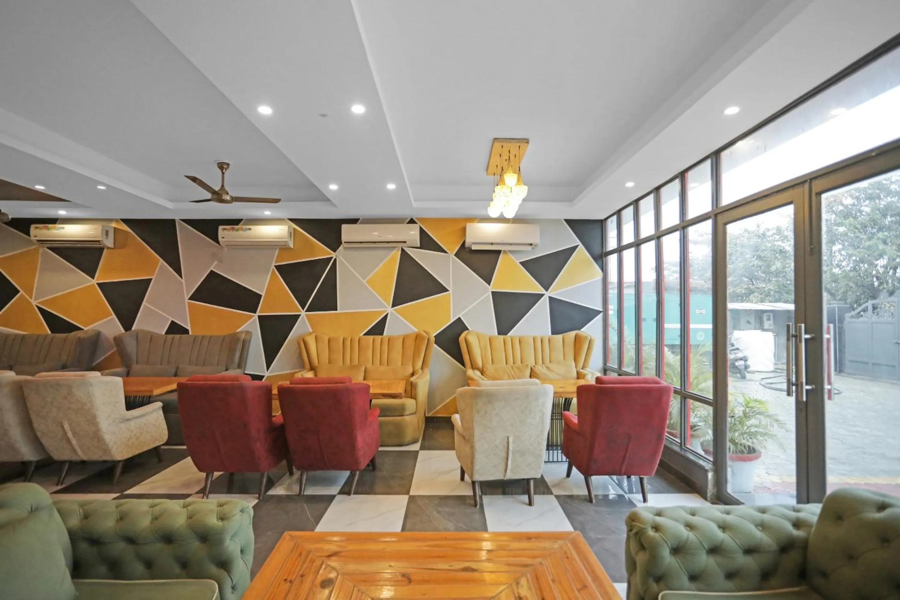 Restaurant/places to eat in Super Hotel O Heart Beat Hotel