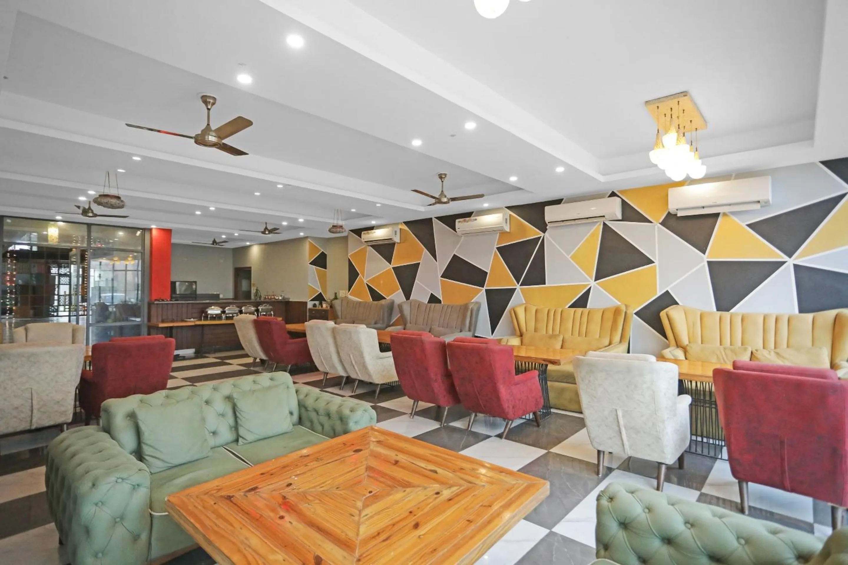 Restaurant/places to eat in Super Hotel O Heart Beat Hotel