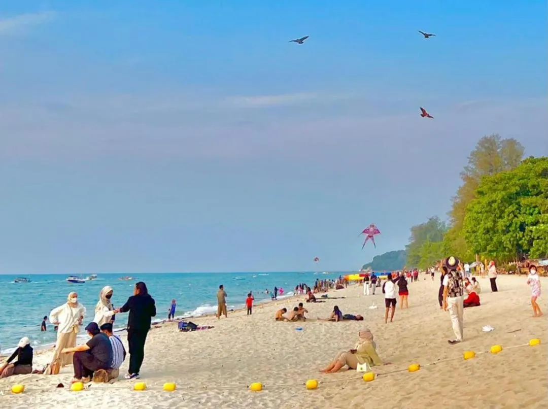 By The Sea Cozy Beachfront Home, Batu Ferringhi