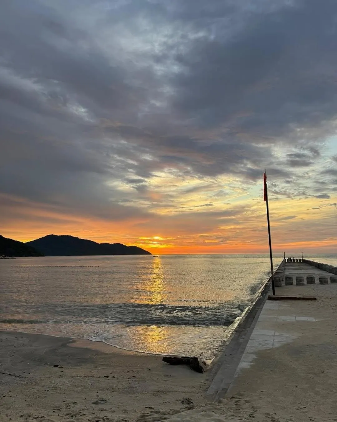 By The Sea Cozy Beachfront Home, Batu Ferringhi