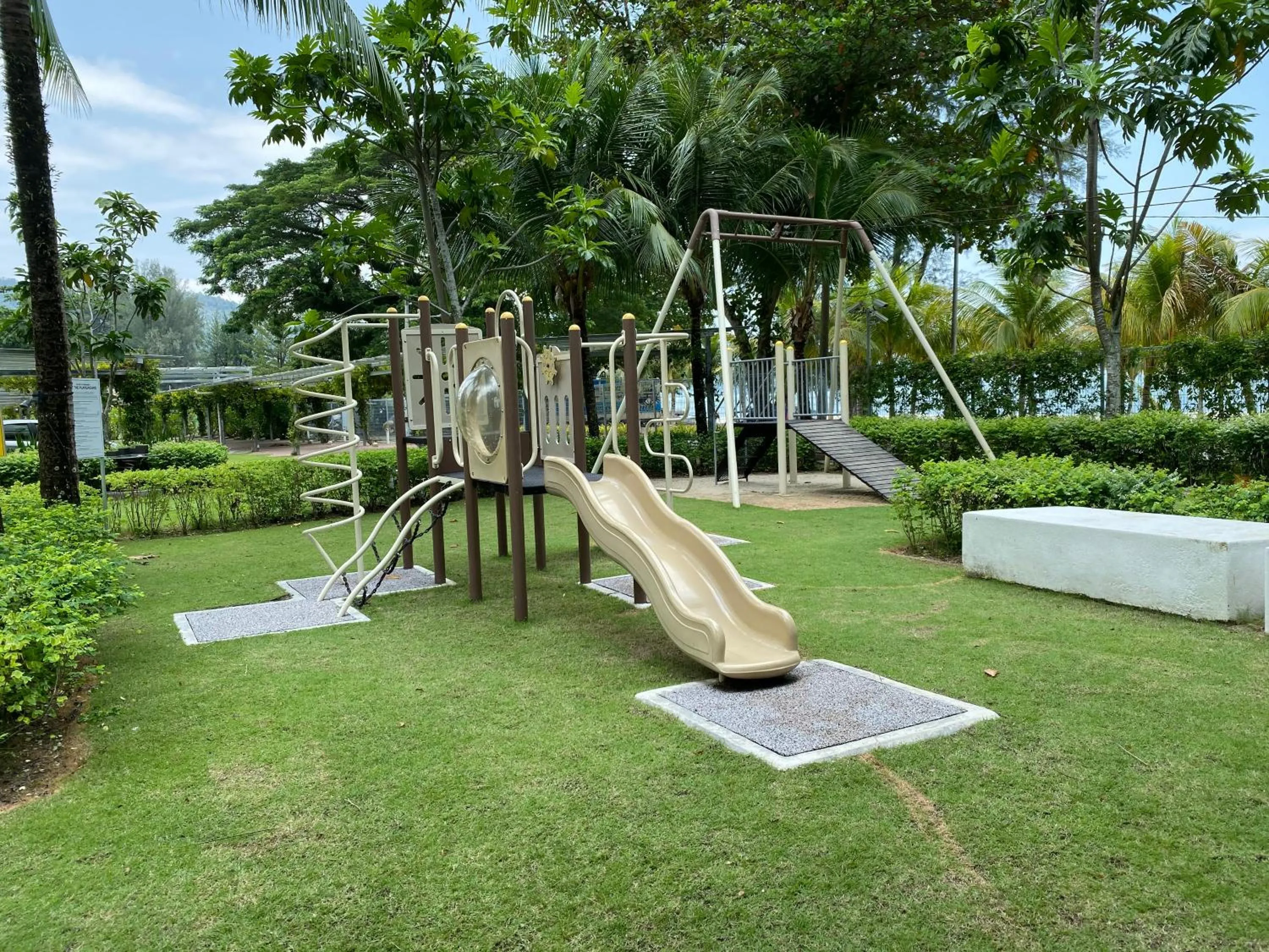 By The Sea Cozy Beachfront Home, Batu Ferringhi