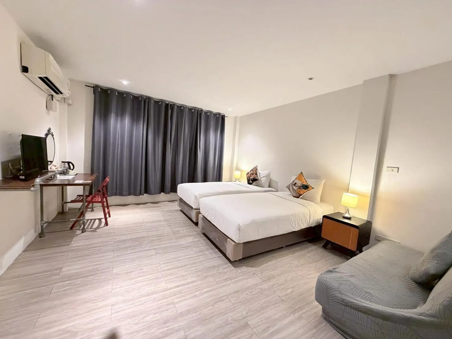 Photo of the whole room, Bed in Studio F Sukhumvit